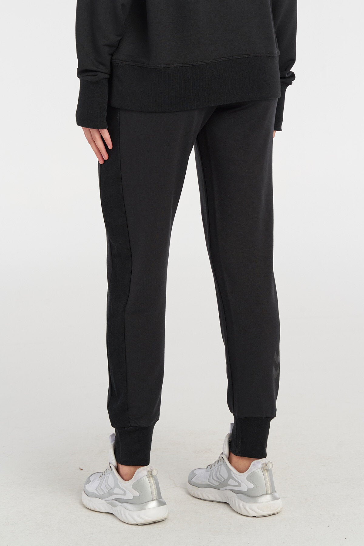 Hummel hmlJONINA pants in black - Image 3