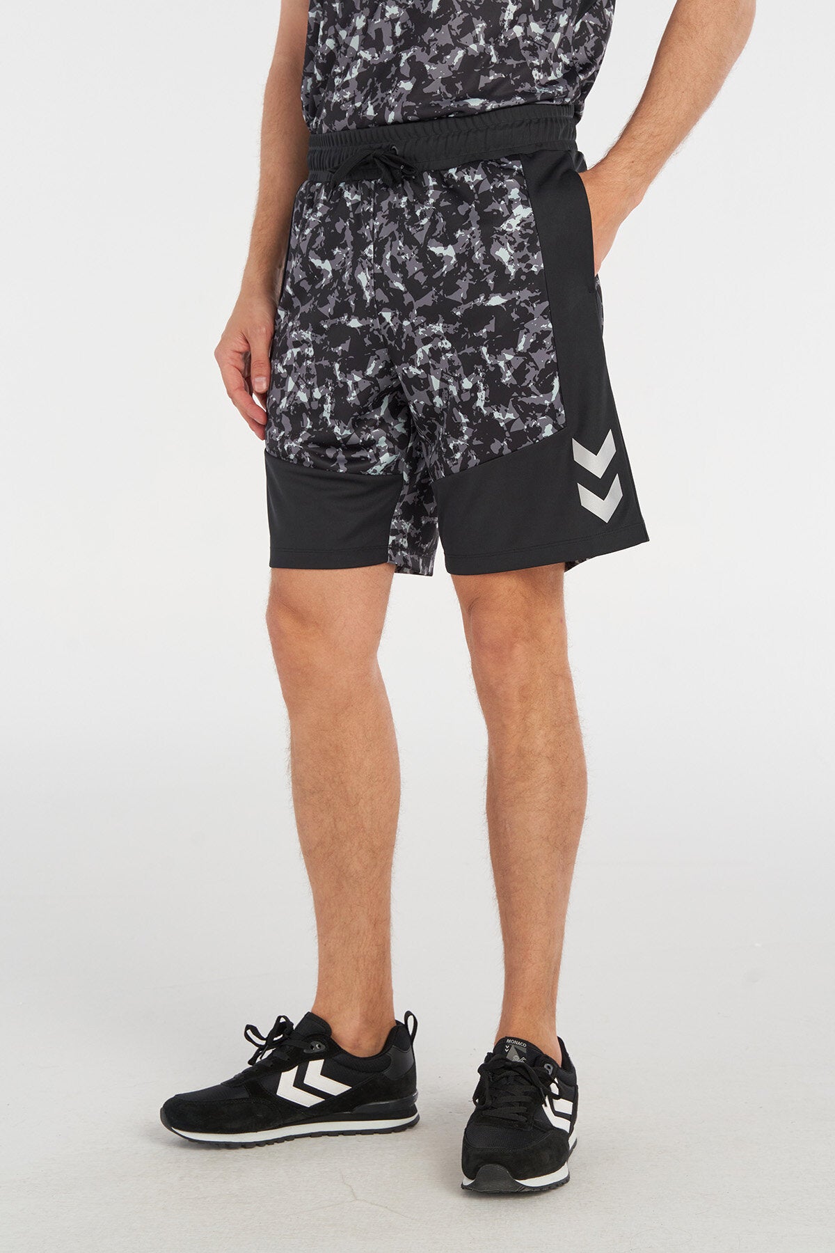 Hummel hmlMEGA shorts in black - Image 1
