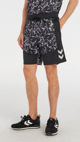 Hummel hmlMEGA shorts in black - Image 6