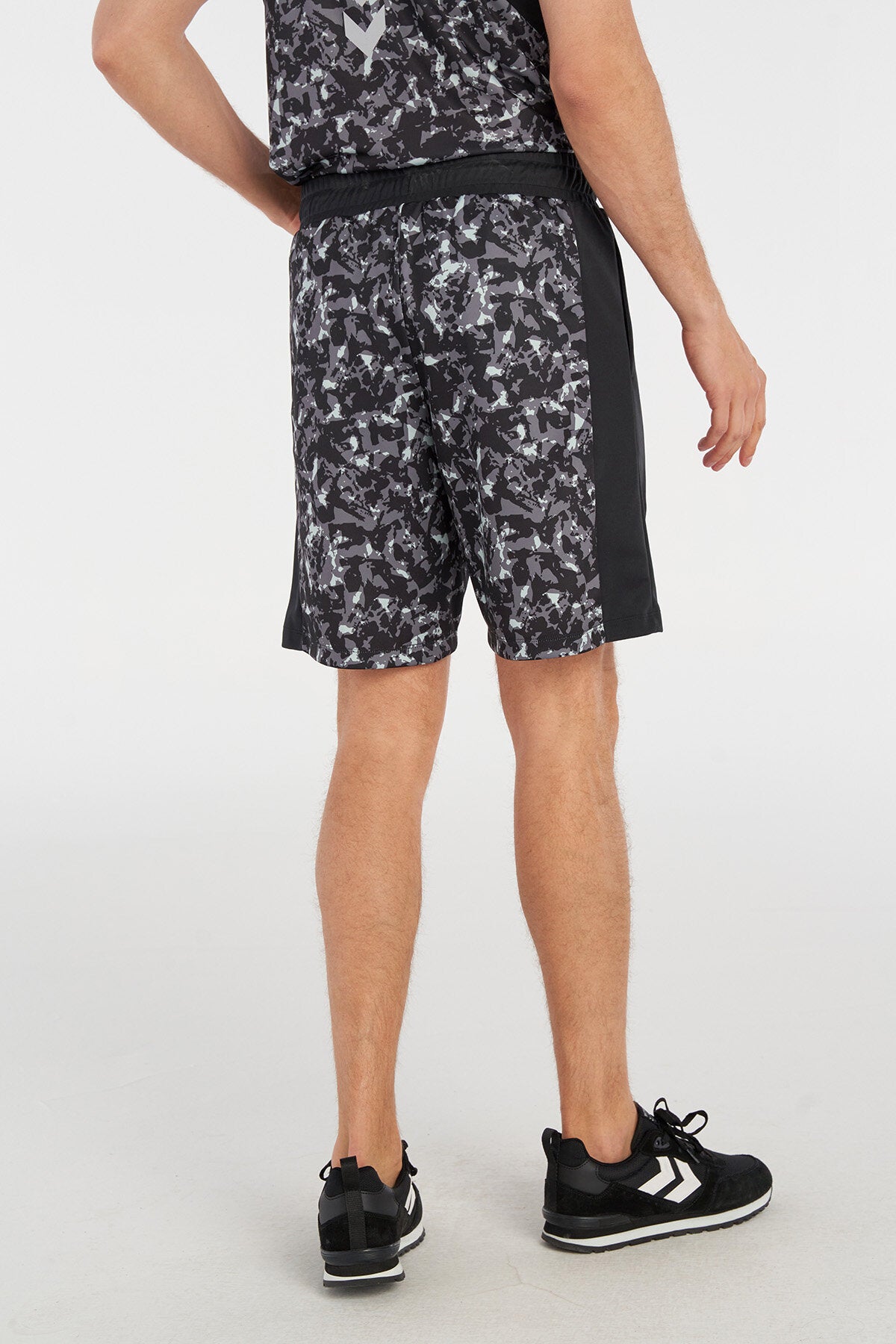Hummel hmlMEGA shorts in black - Image 8