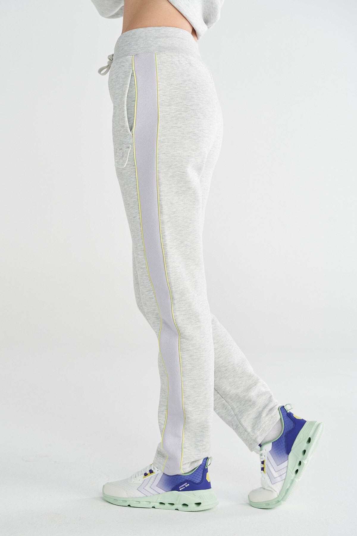 Hummel bexley pants in snow melange - Image 3