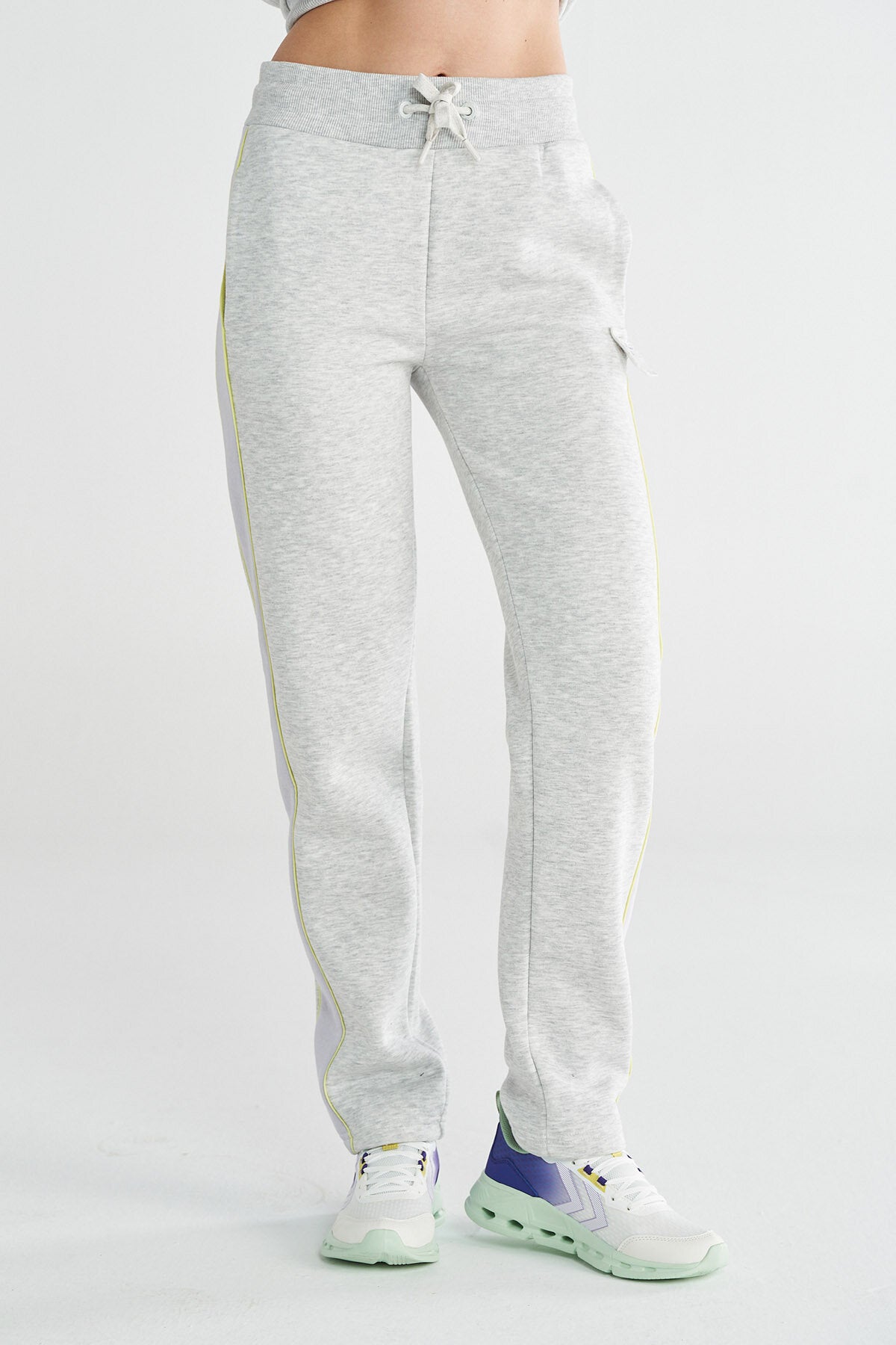 Hummel bexley pants in snow melange - Image 1