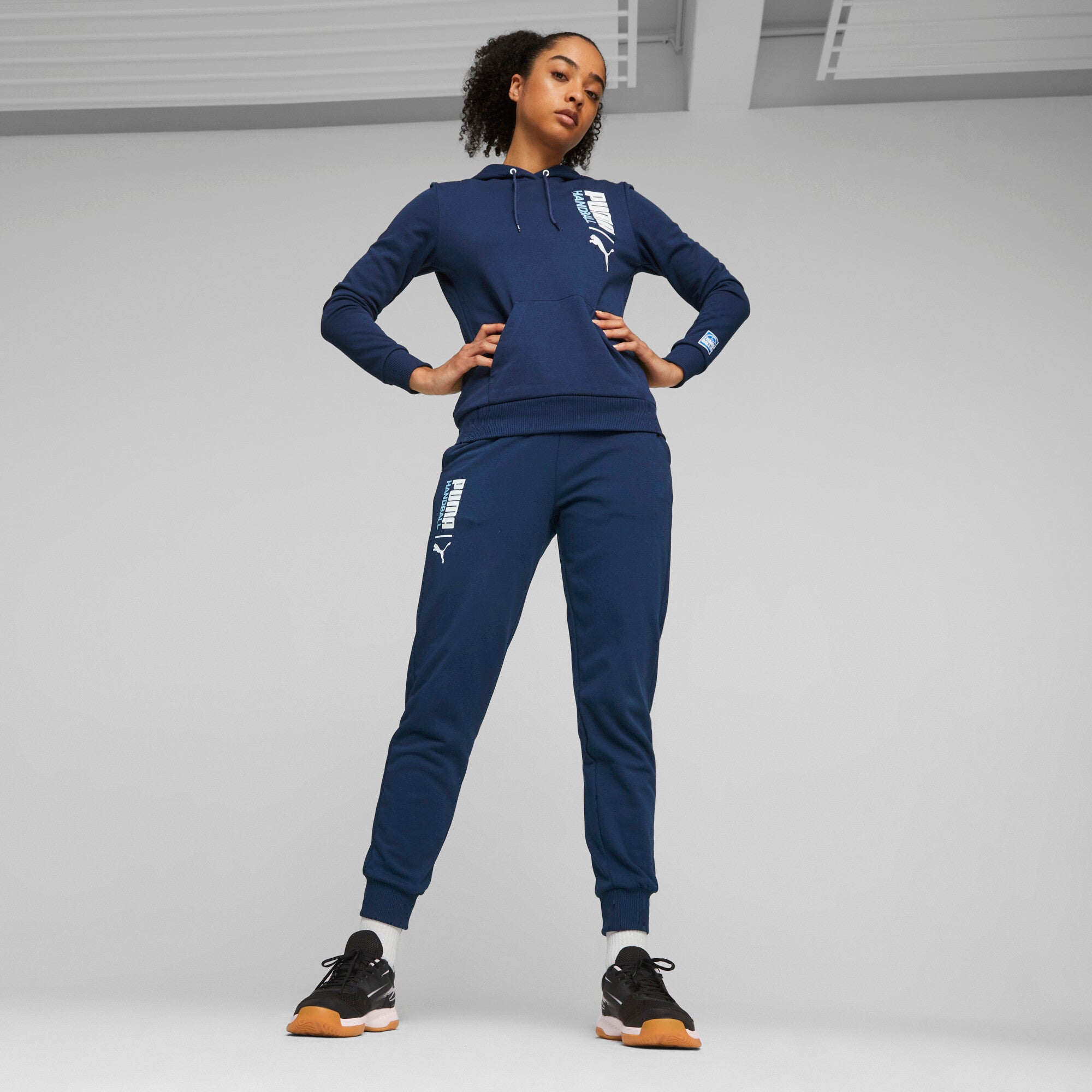 PUMA Varion II handball shoes in black - Image 2