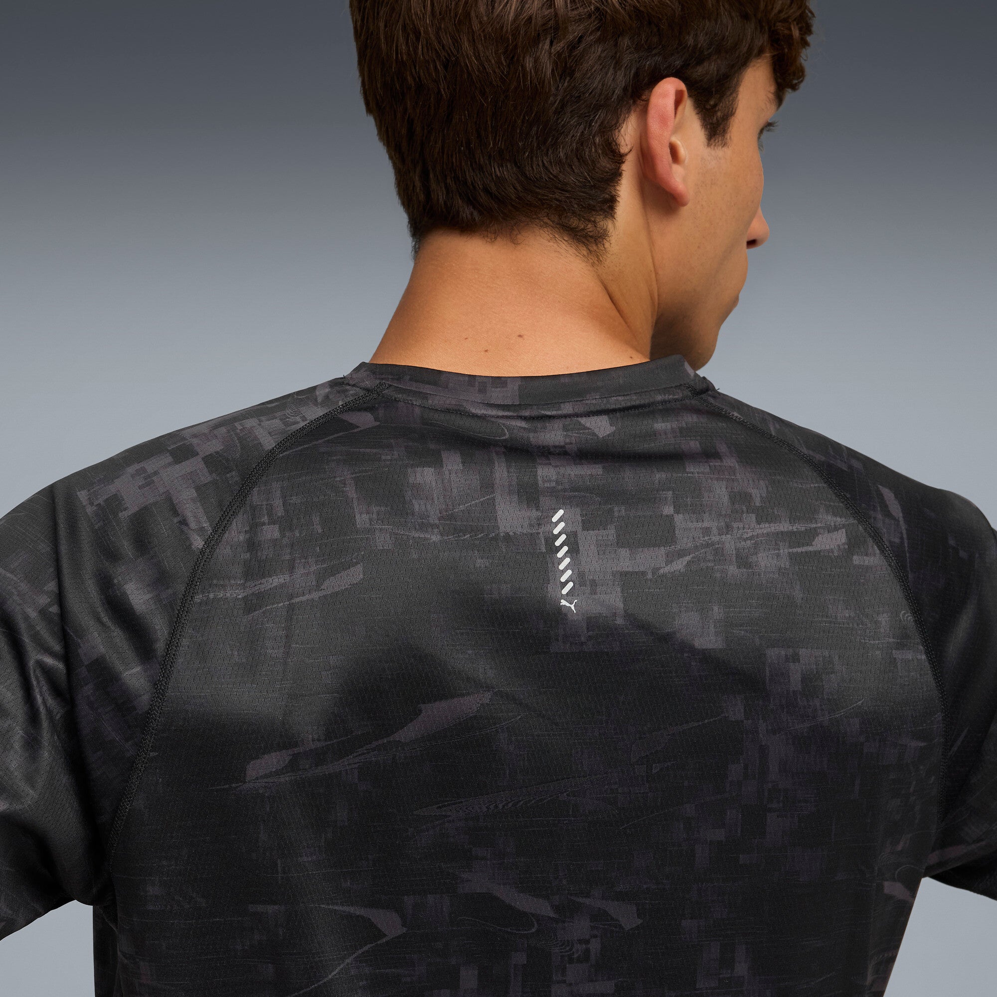 PUMA RUN VELOCITY tee in black - Image 2