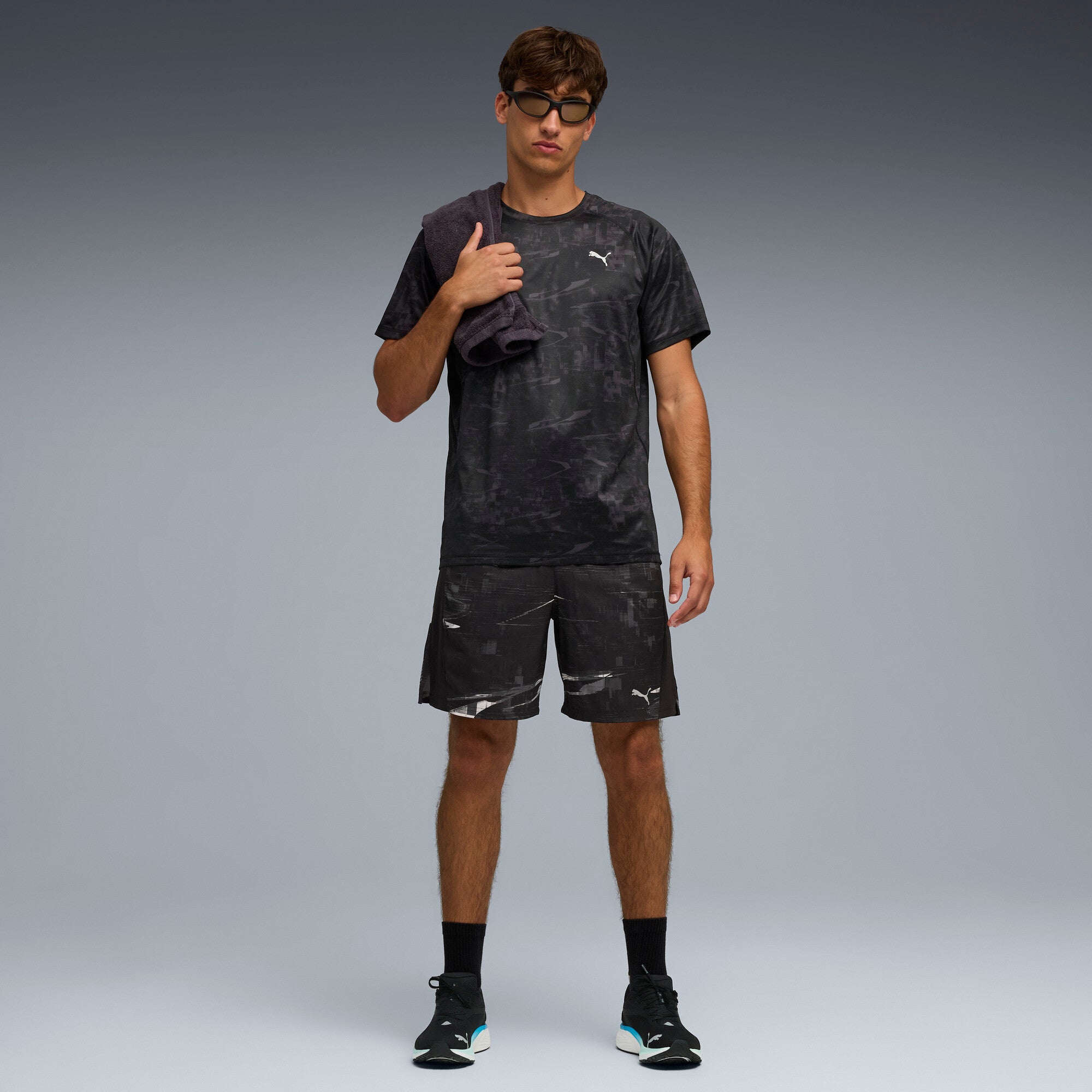PUMA RUN VELOCITY tee in black - Image 3