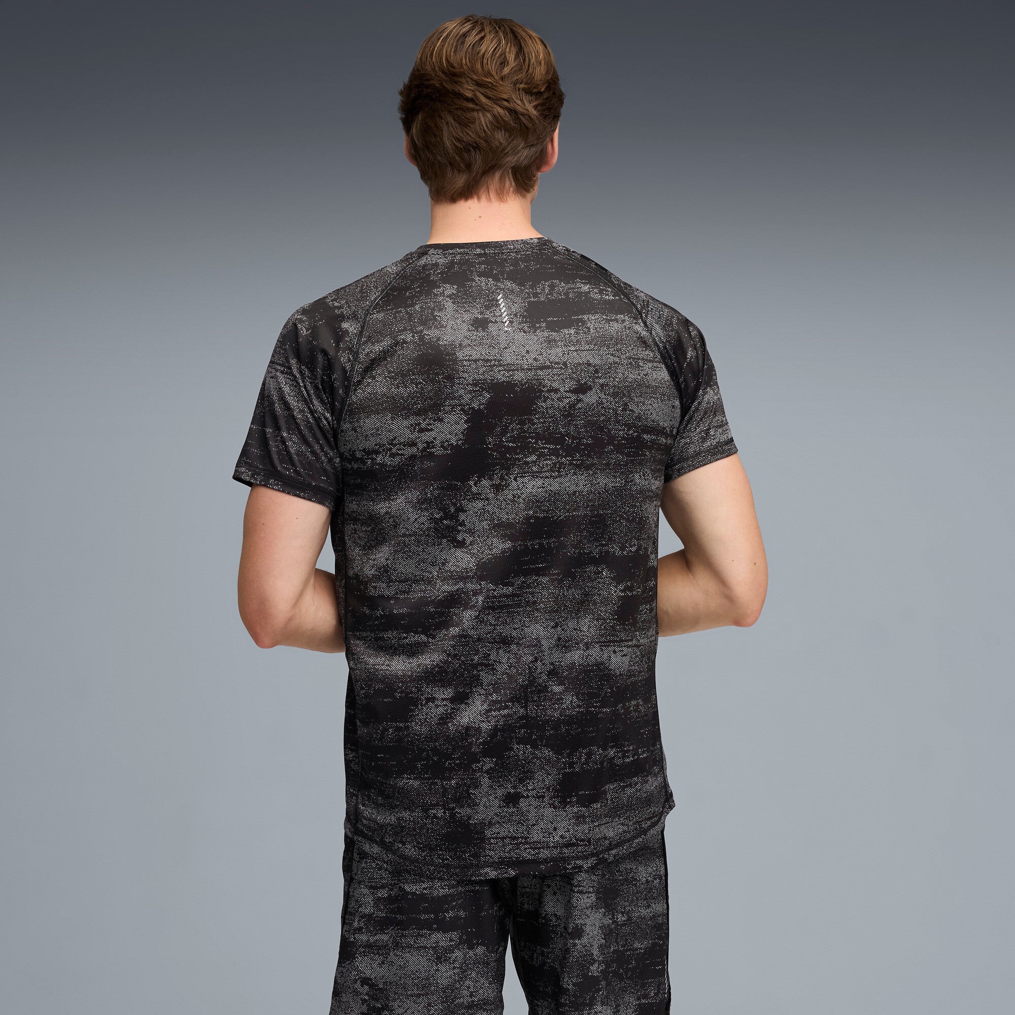 PUMA run velocity printed tee men in black - Image 4