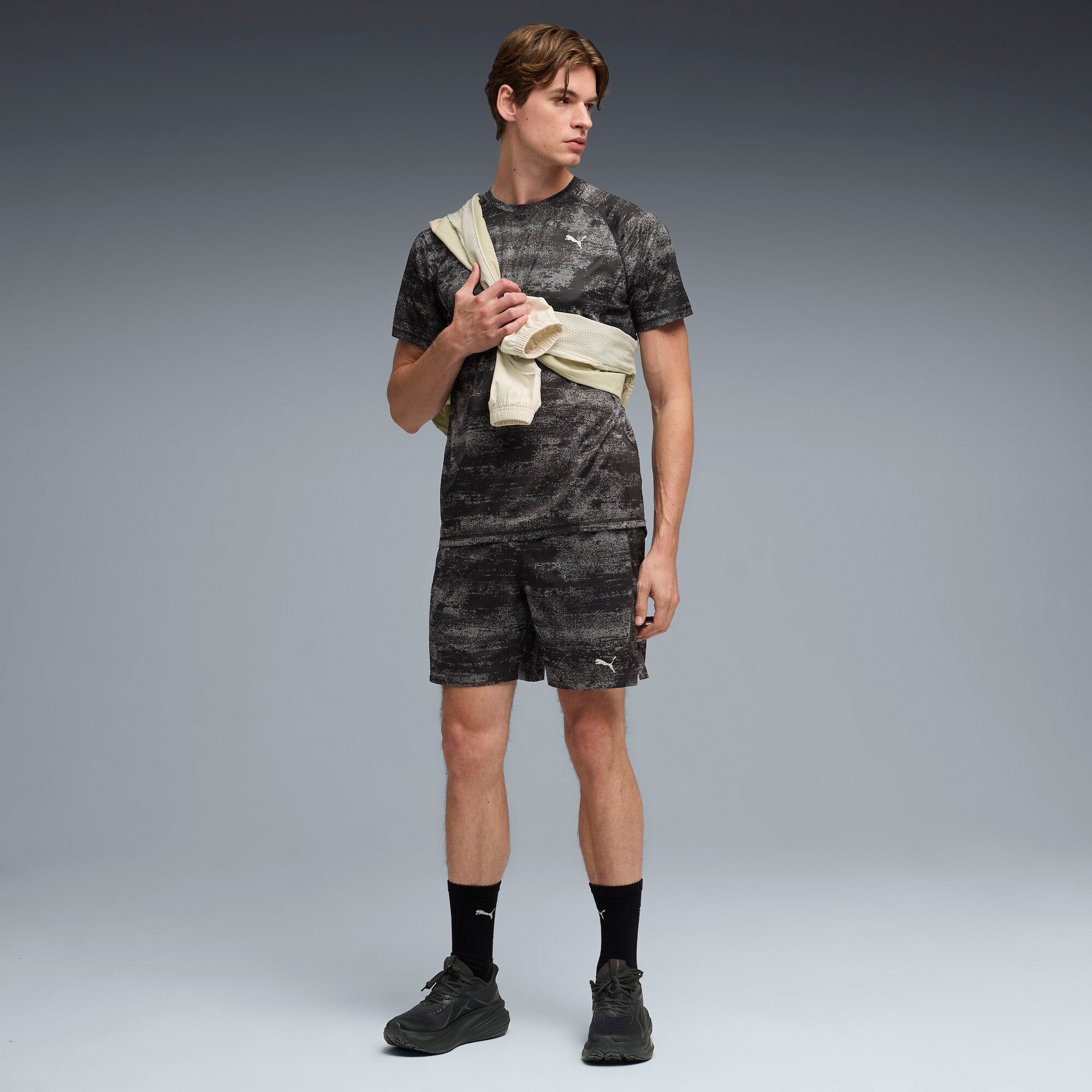 PUMA run velocity printed tee men in black - Image 5