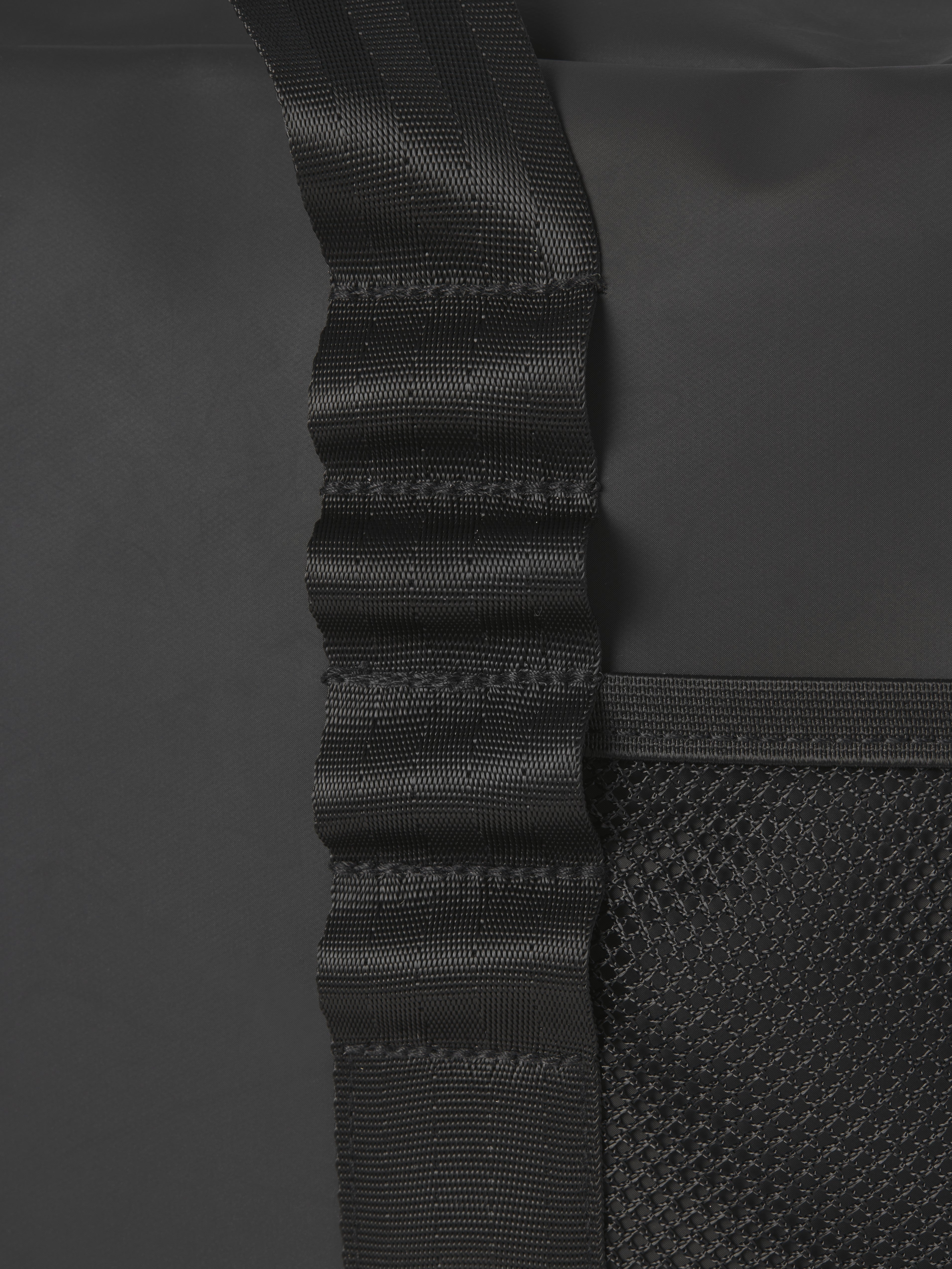 JACK & JONES JACOAKBAY duffelbag in black - Image 6
