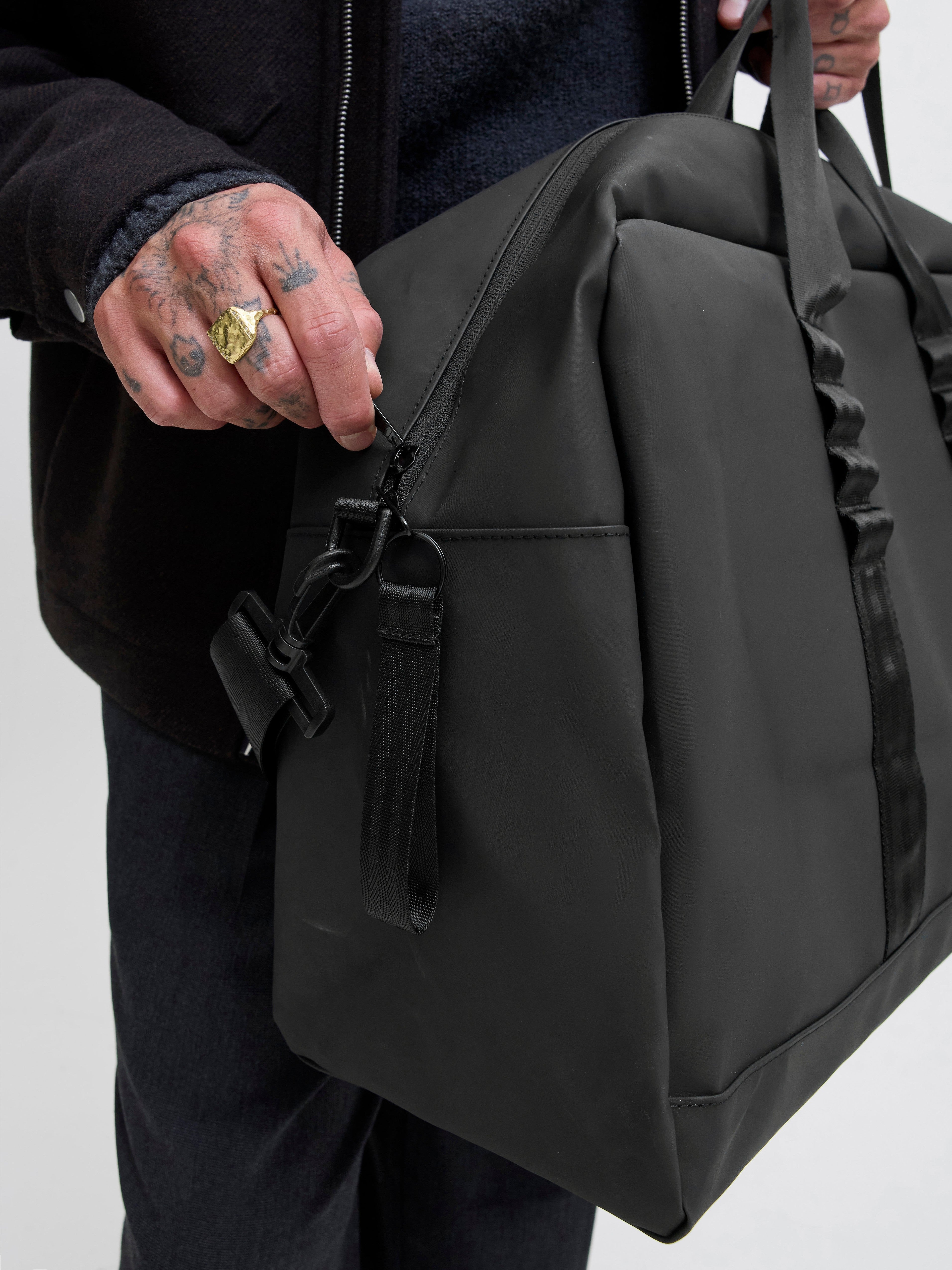 JACK & JONES JACOAKBAY duffelbag in black - Image 8