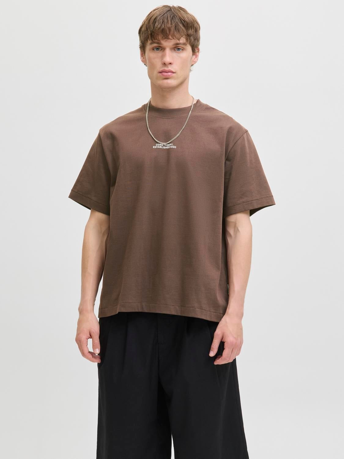 JACK & JONES JCOCOVER script back tee crew neck in seal brown - Image 1