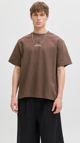 JACK & JONES JCOCOVER script back tee crew neck in seal brown - Image 1
