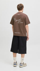 JACK & JONES JCOCOVER script back tee crew neck in seal brown - Image 2
