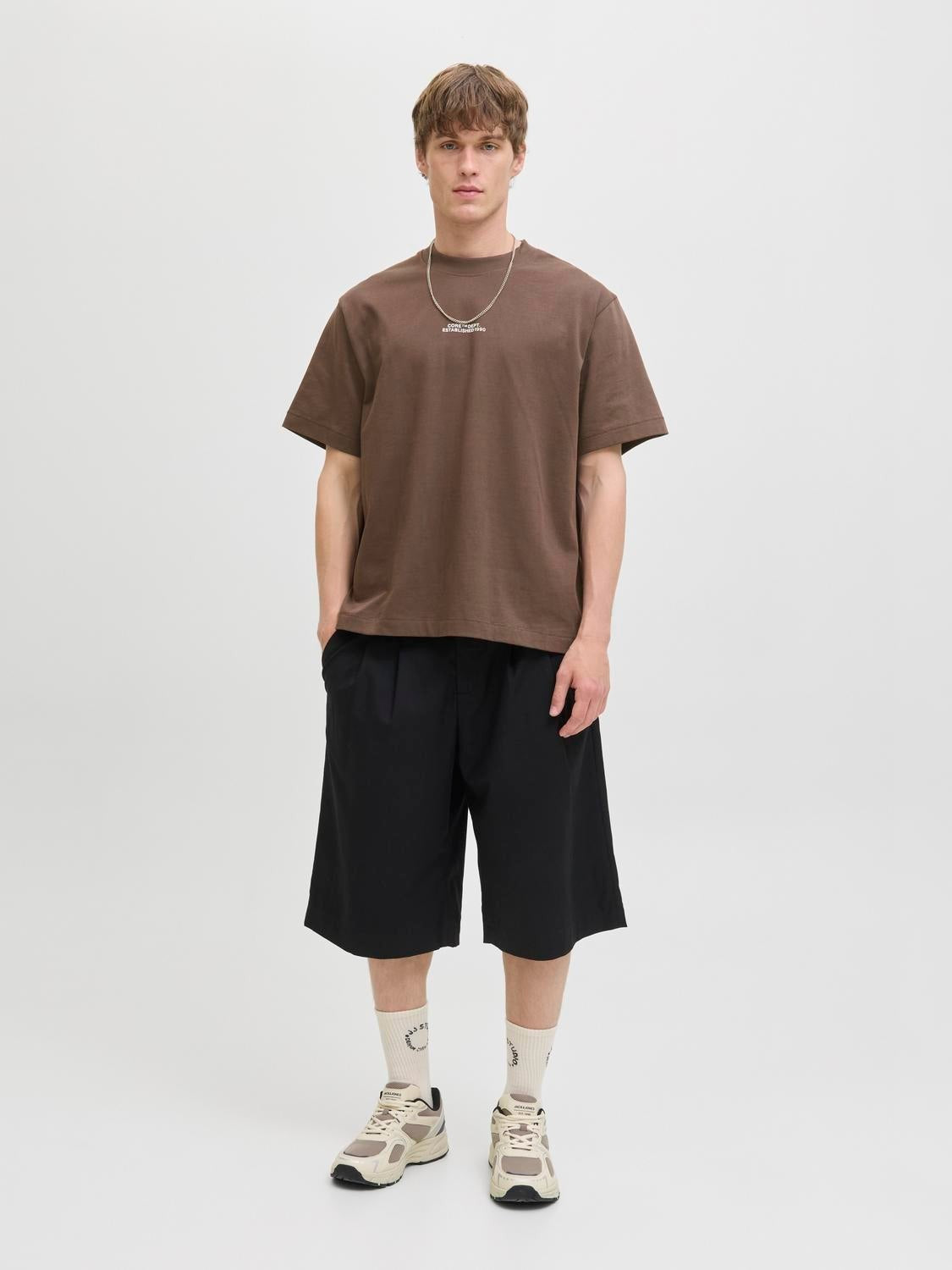JACK & JONES JCOCOVER script back tee crew neck in seal brown - Image 5