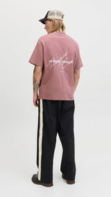 JACK & JONES JCOCOVER script back tee crew neck in grape shake - Image 2