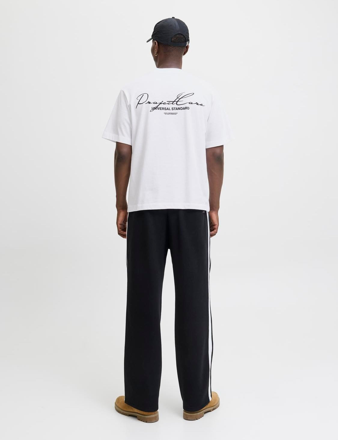 JACK & JONES JCOCOVER script back tee crew neck in bright white - Image 2
