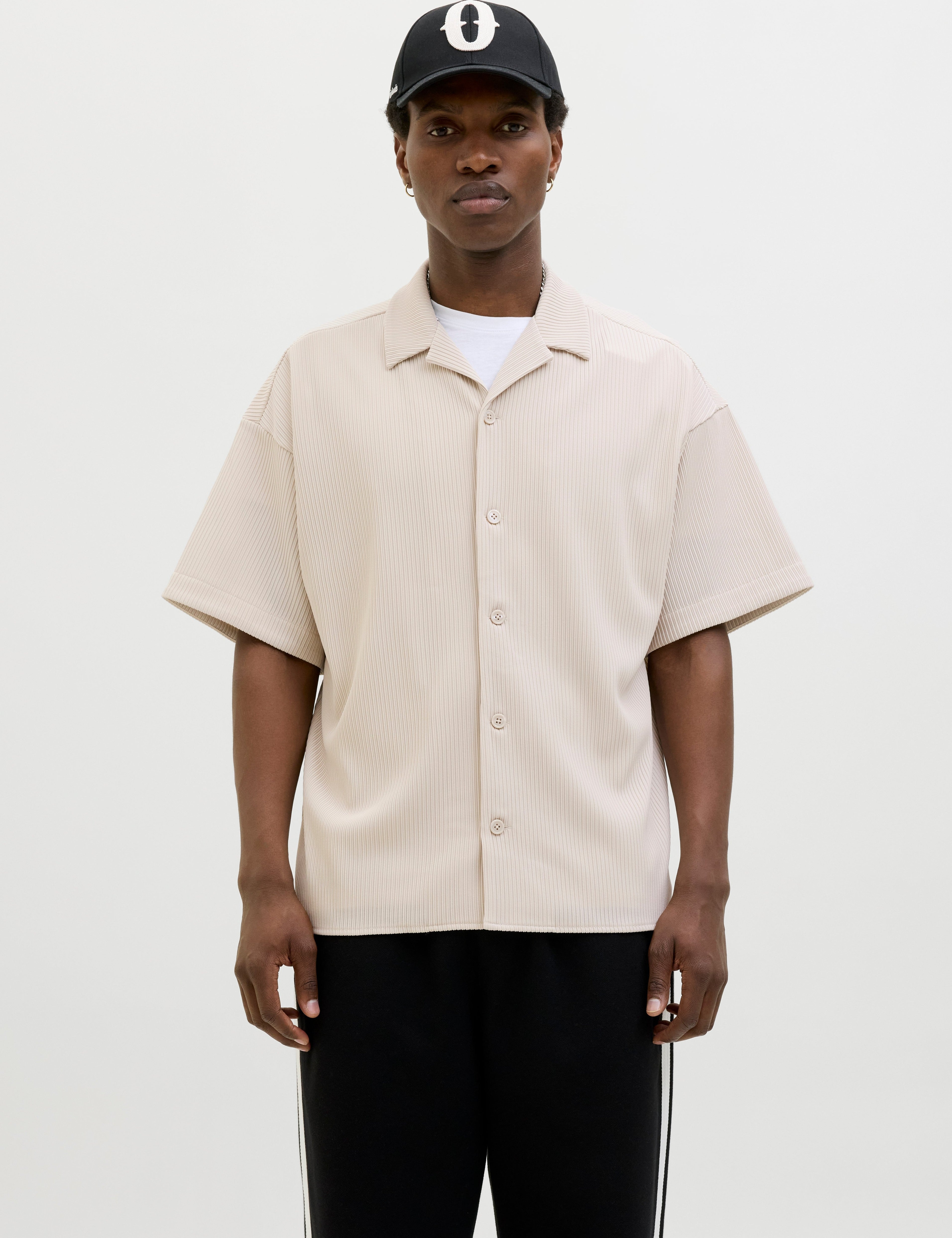JACK & JONES JCOHORIZON plisse resort shirt in moonbeam - Image 1