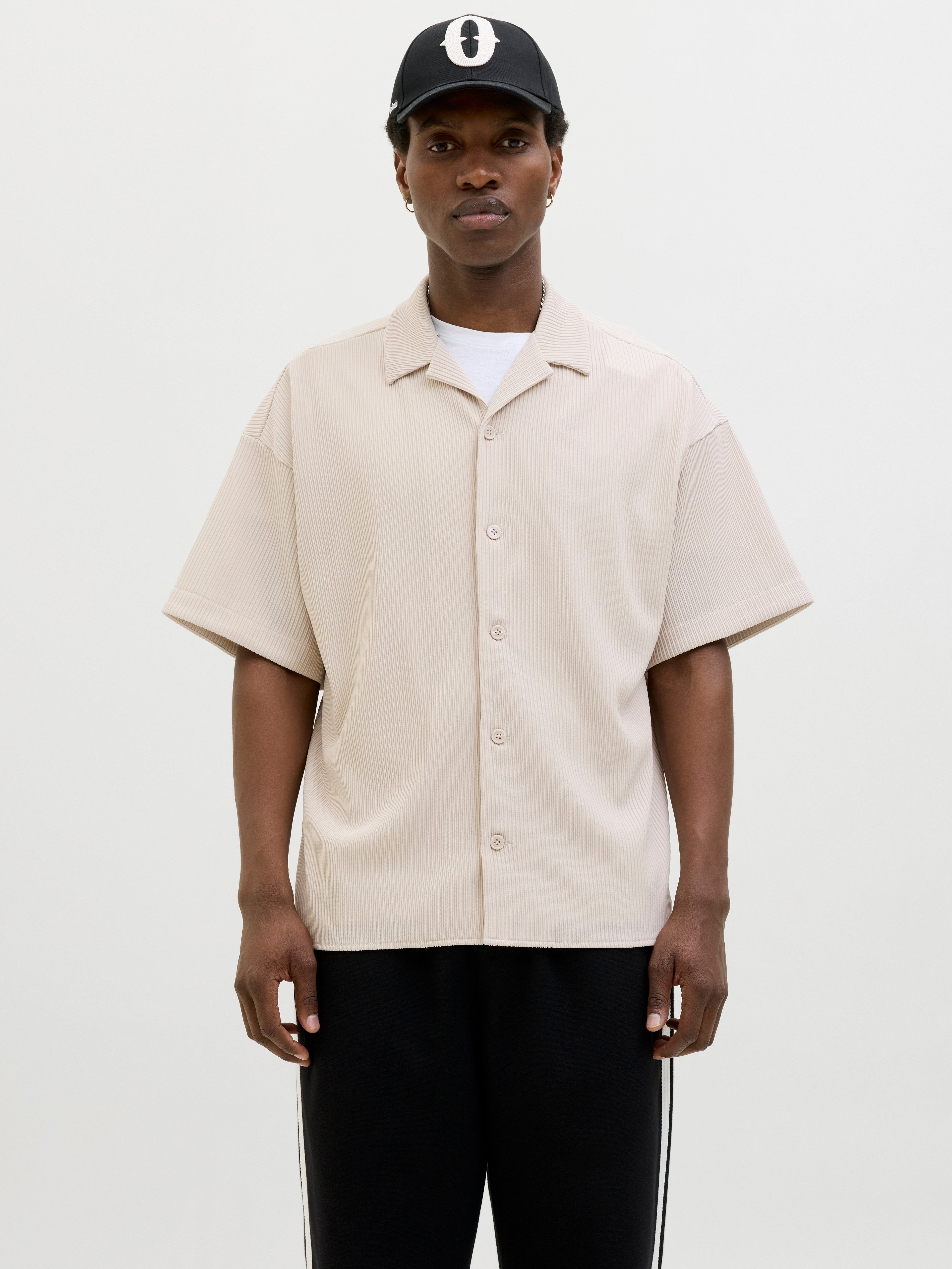 JACK & JONES JCOHORIZON plisse resort shirt in moonbeam - Image 1
