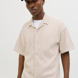 JACK & JONES JCOHORIZON plisse resort shirt in moonbeam - Image 7