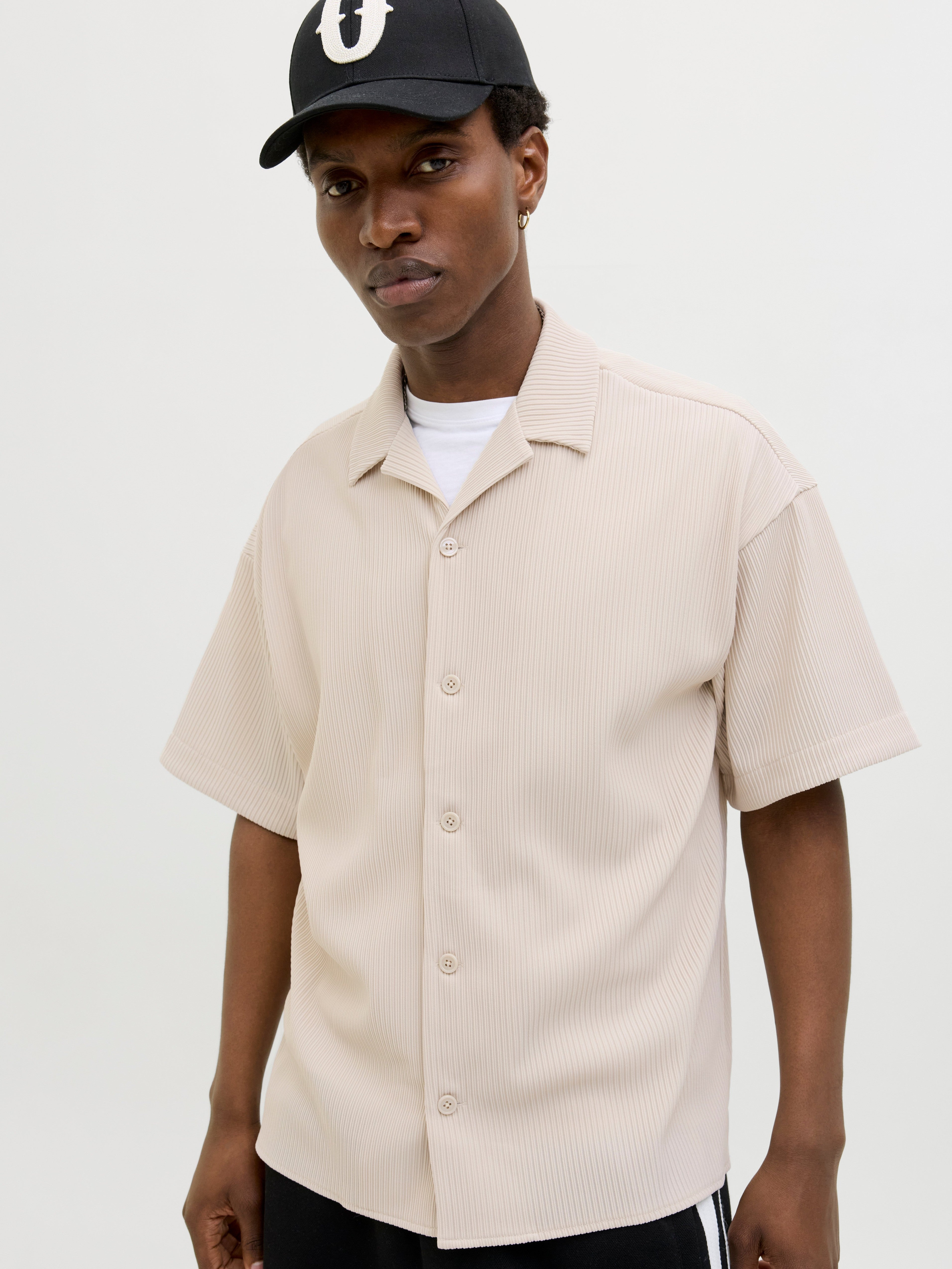 JACK & JONES JCOHORIZON plisse resort shirt in moonbeam - Image 7