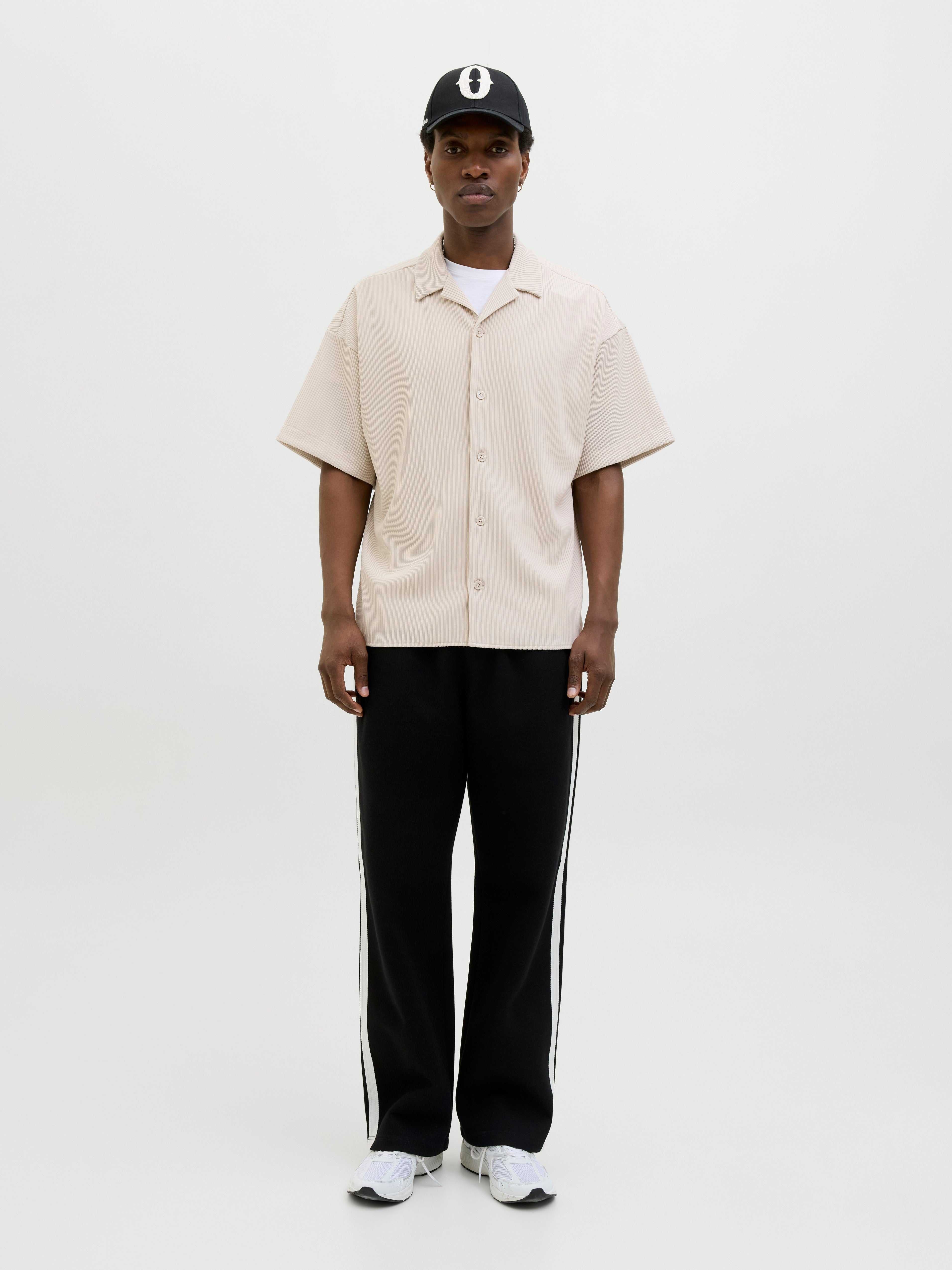 JACK & JONES JCOHORIZON plisse resort shirt in moonbeam - Image 4