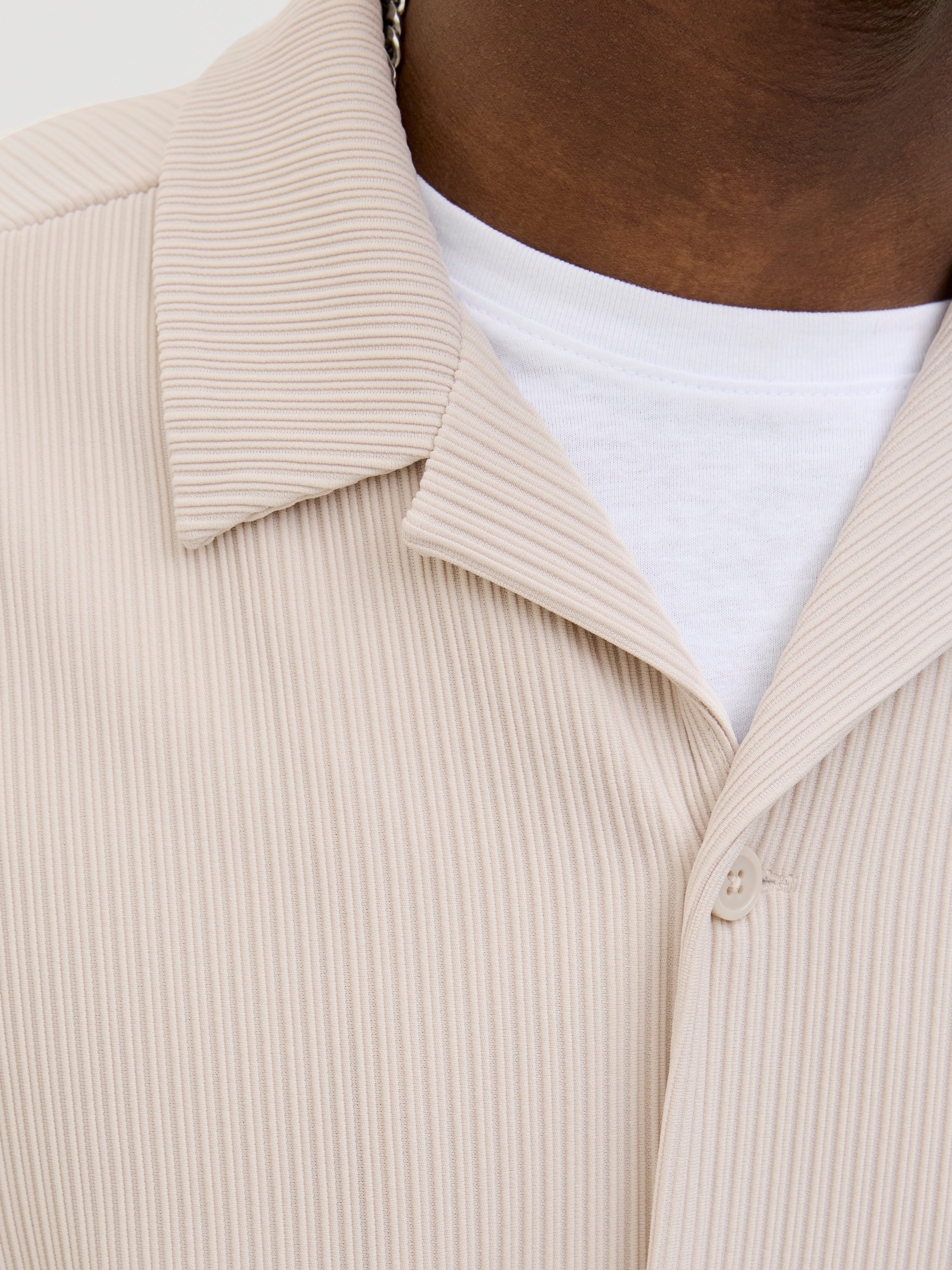 JACK & JONES JCOHORIZON plisse resort shirt in moonbeam - Image 6