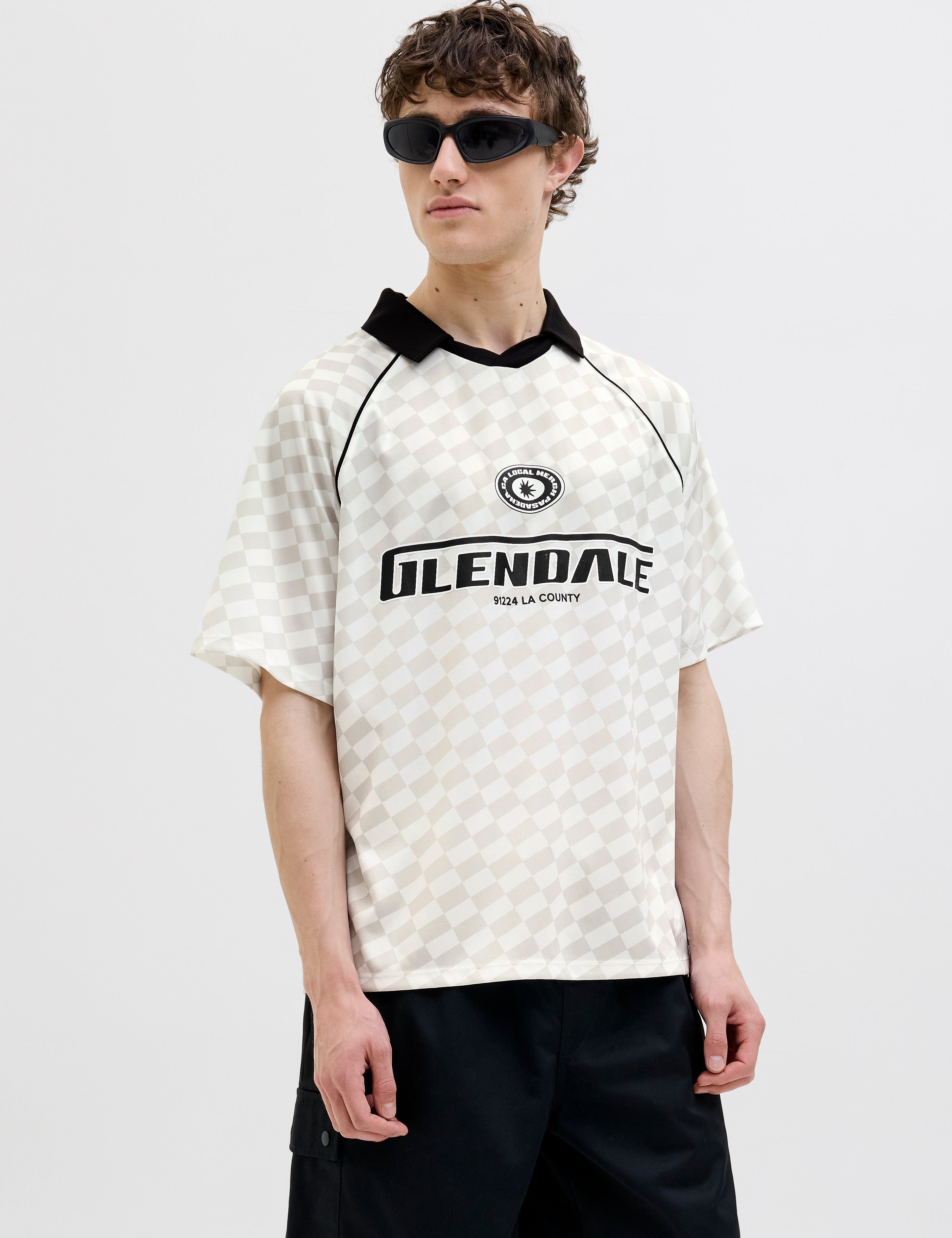 JACK & JONES JCORETREAT aop mesh open collar polo in cloud dancer - Image 1