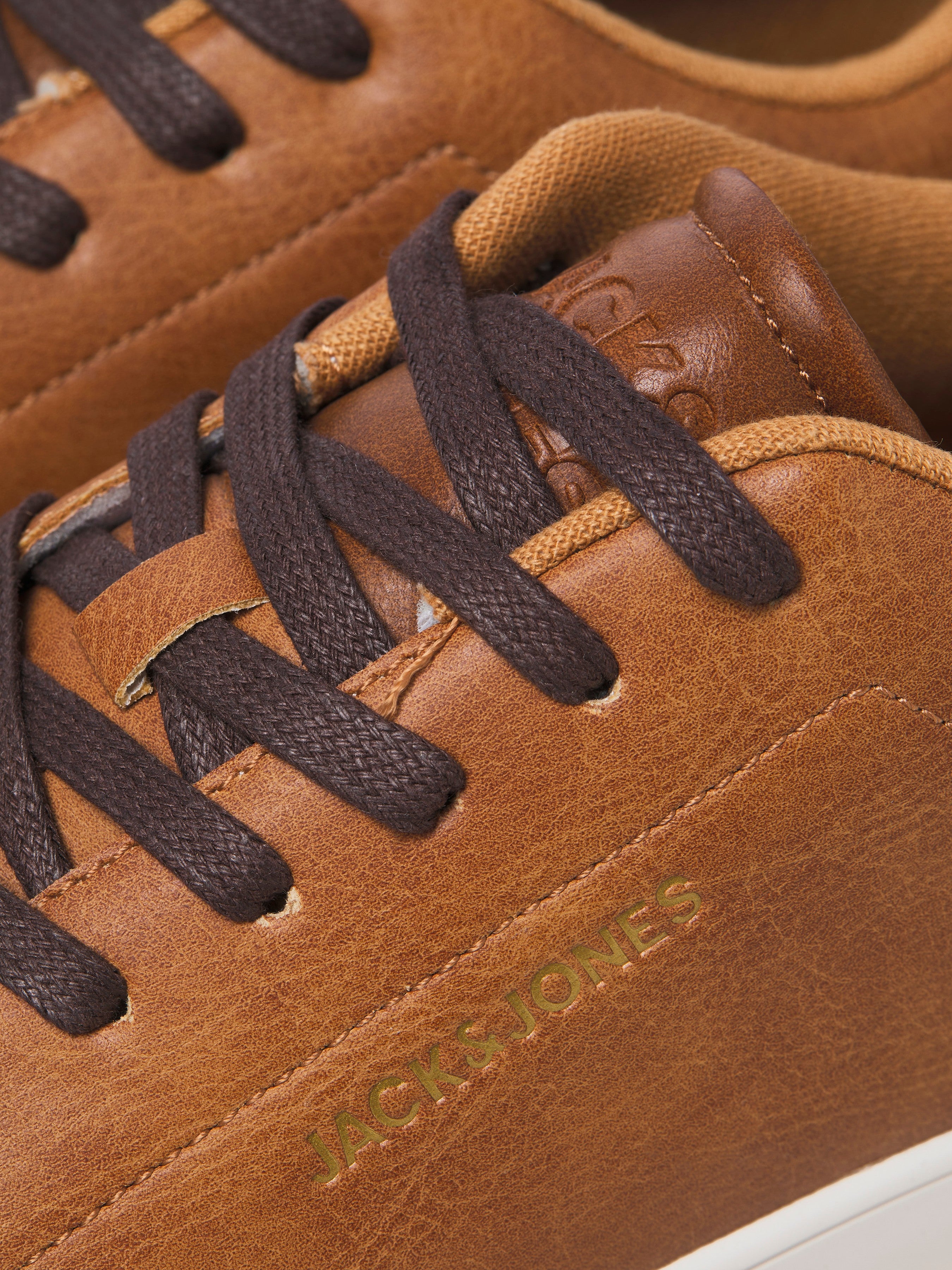JACK & JONES JFWBOSLEY pu sneaker in cognac - Image 7