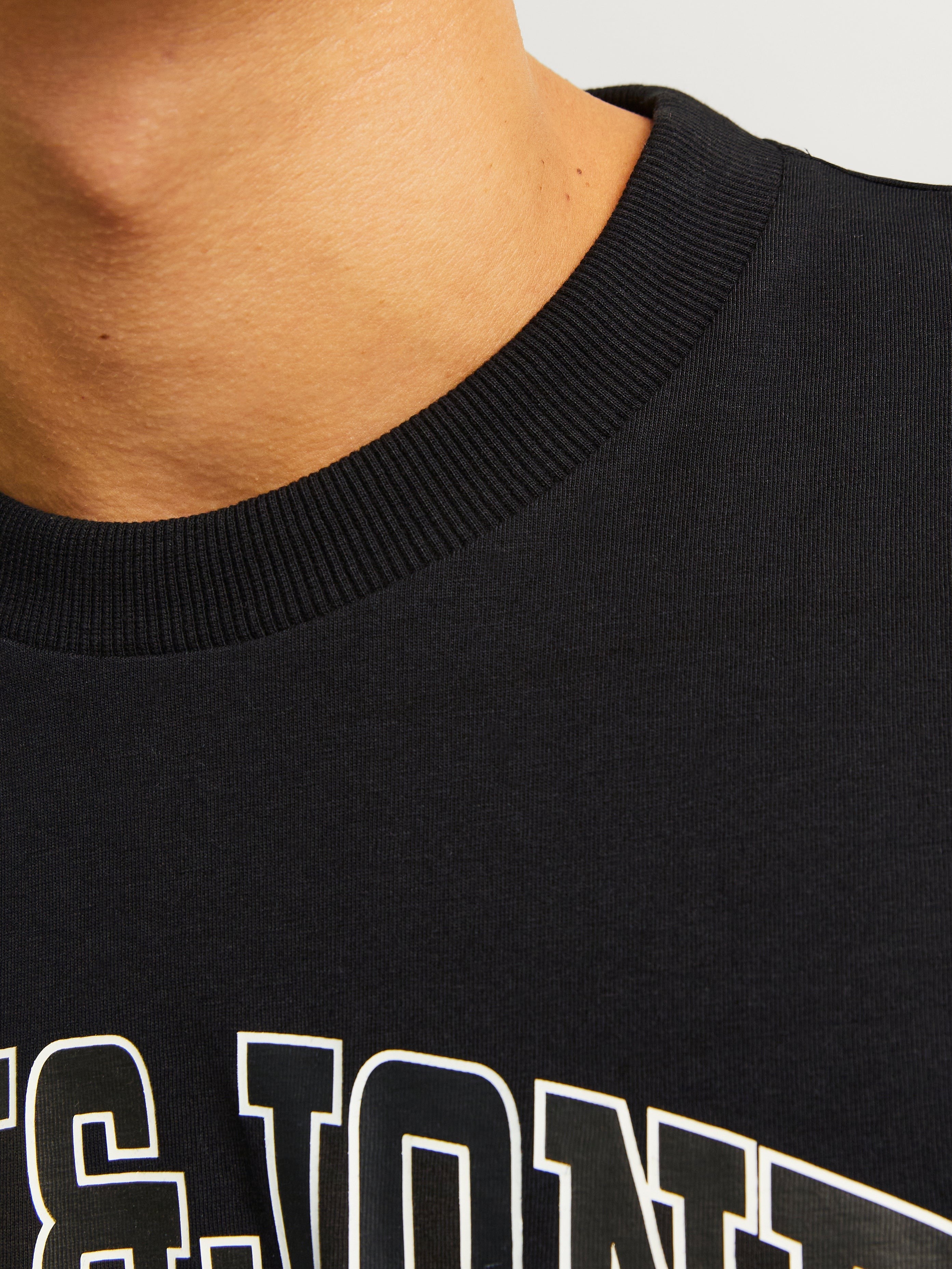 JACK & JONES JJECALEB varsity tee o-neck in black - Image 5