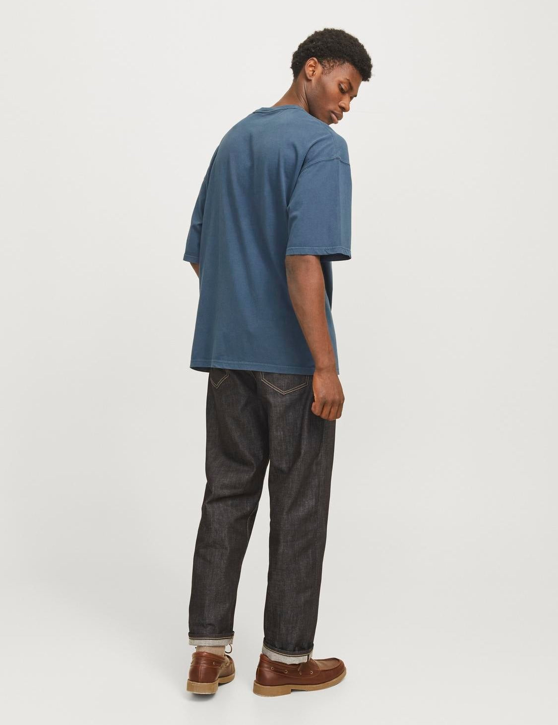 JACK & JONES JJECHARGE faded tee o-neck in mood indigo - Image 2