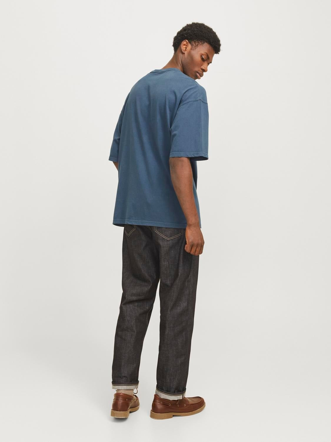 JACK & JONES JJECHARGE faded tee o-neck in mood indigo - Image 2