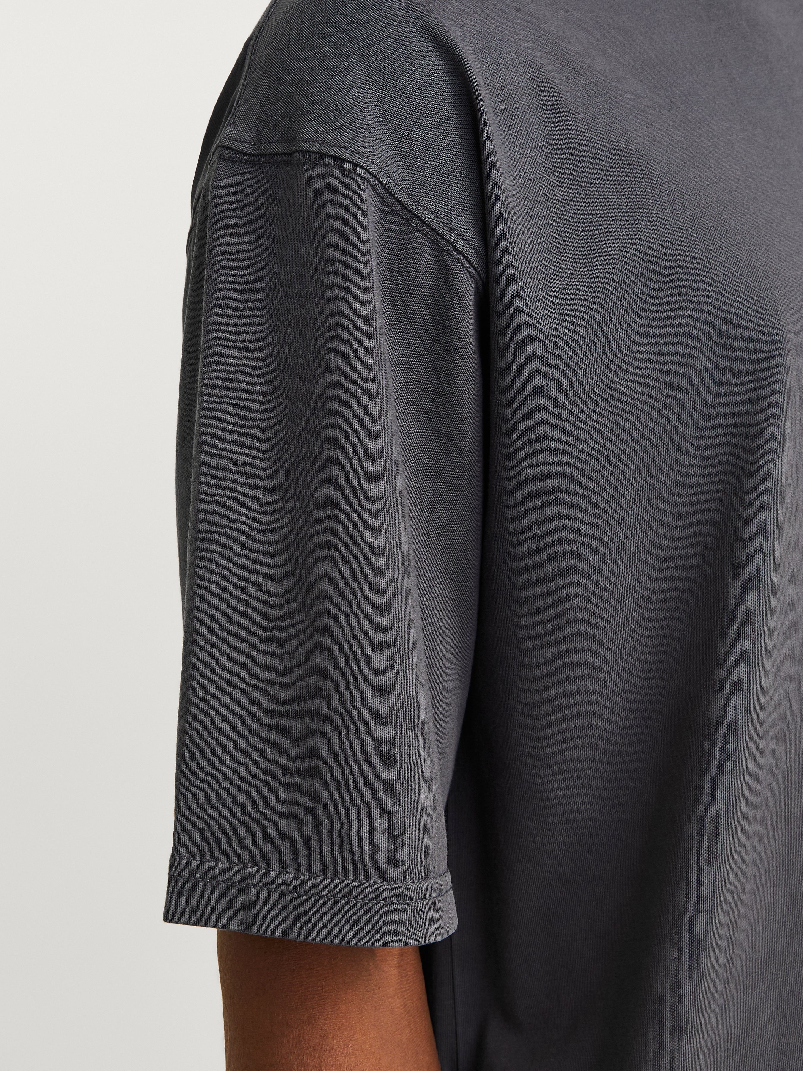 JACK & JONES JJECHARGE faded tee o-neck in castlerock - Image 6
