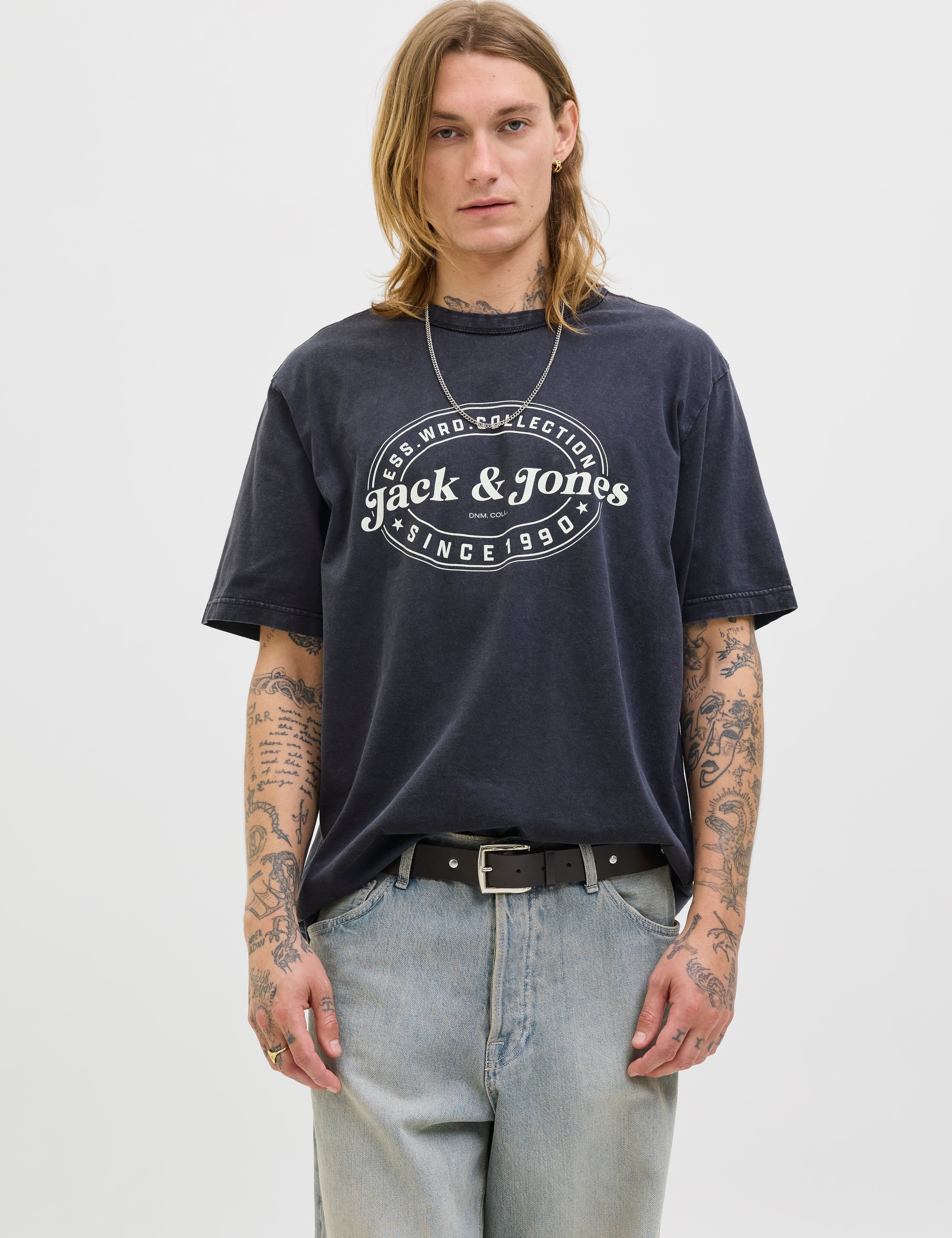 JACK & JONES JJEDOVER print tee crew neck in black - Image 1