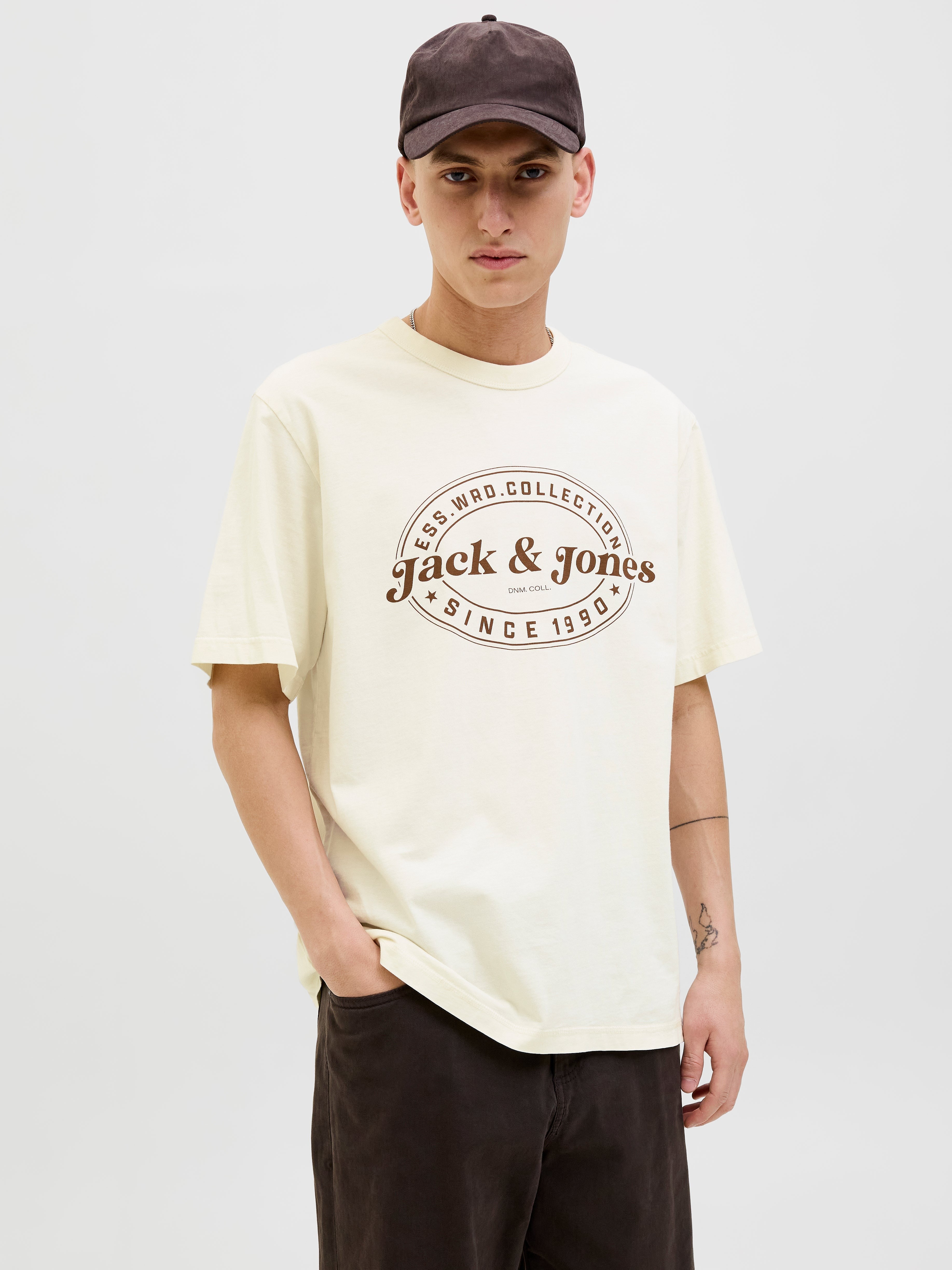 JACK & JONES JJEDOVER print tee crew neck in antique white - Image 1