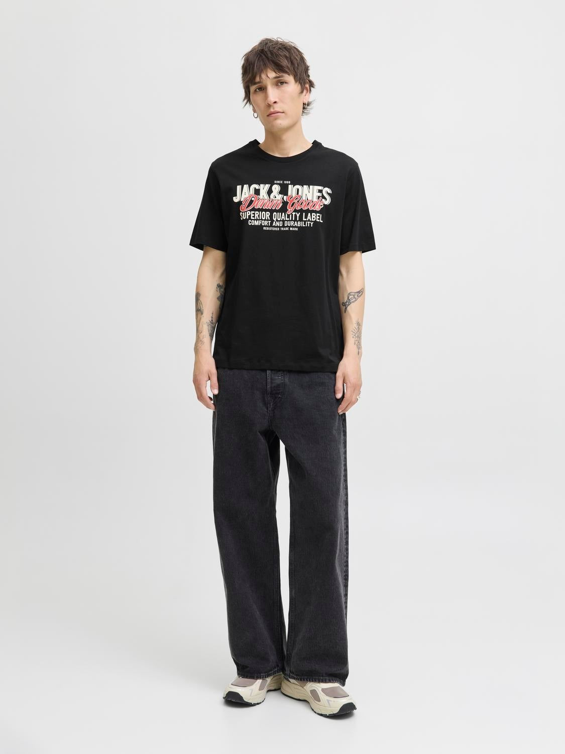 JACK & JONES JJELOGO tee o-neck col in black - Image 4