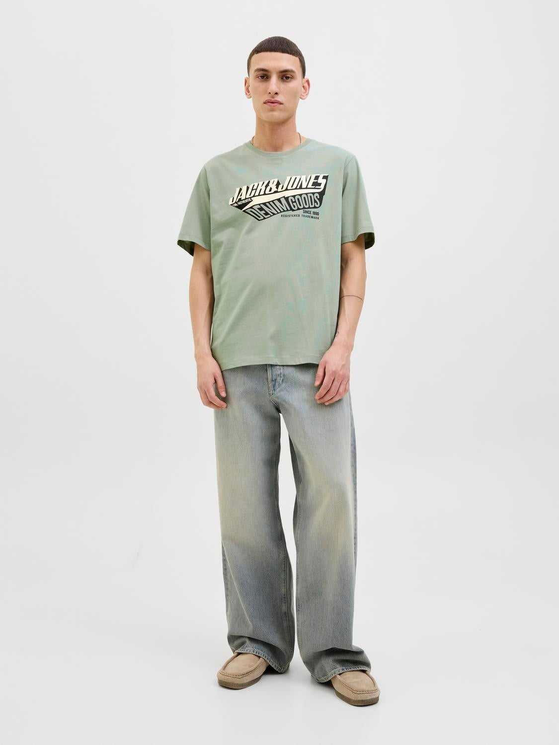JACK & JONES JJELOGO tee o-neck col in iceberg green - Image 4