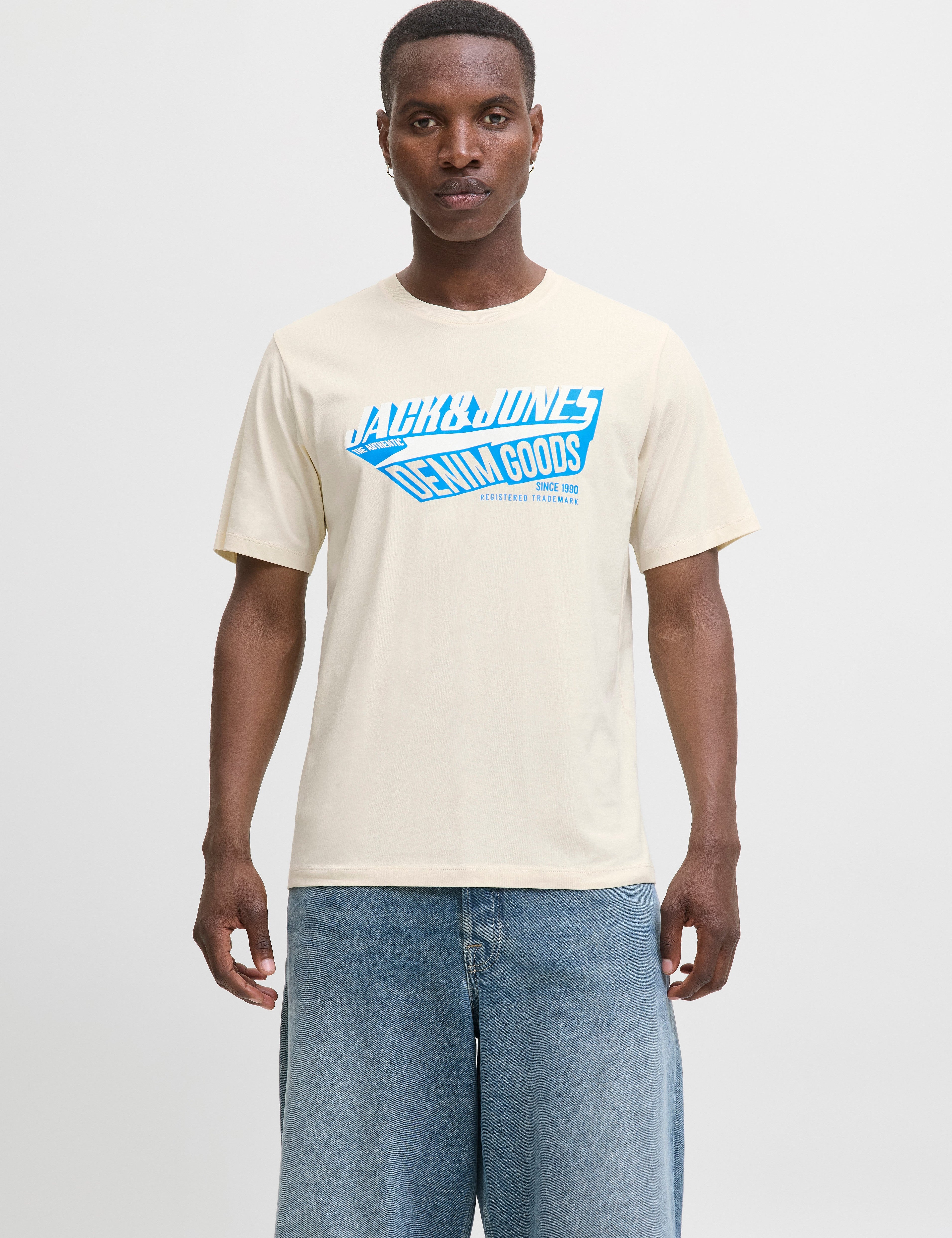 JACK & JONES JJELOGO tee o-neck col in antique white - Image 1