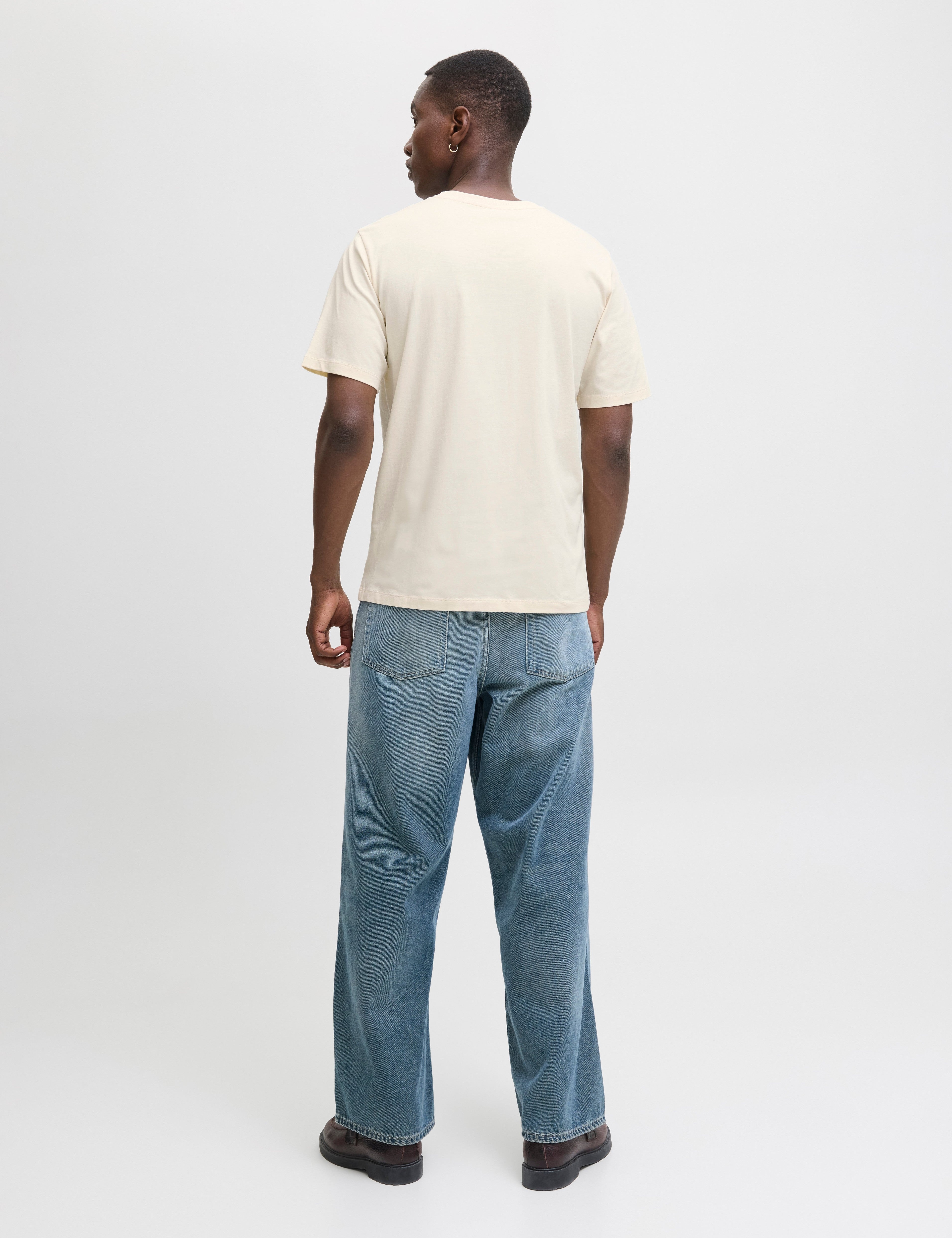 JACK & JONES JJELOGO tee o-neck col in antique white - Image 2