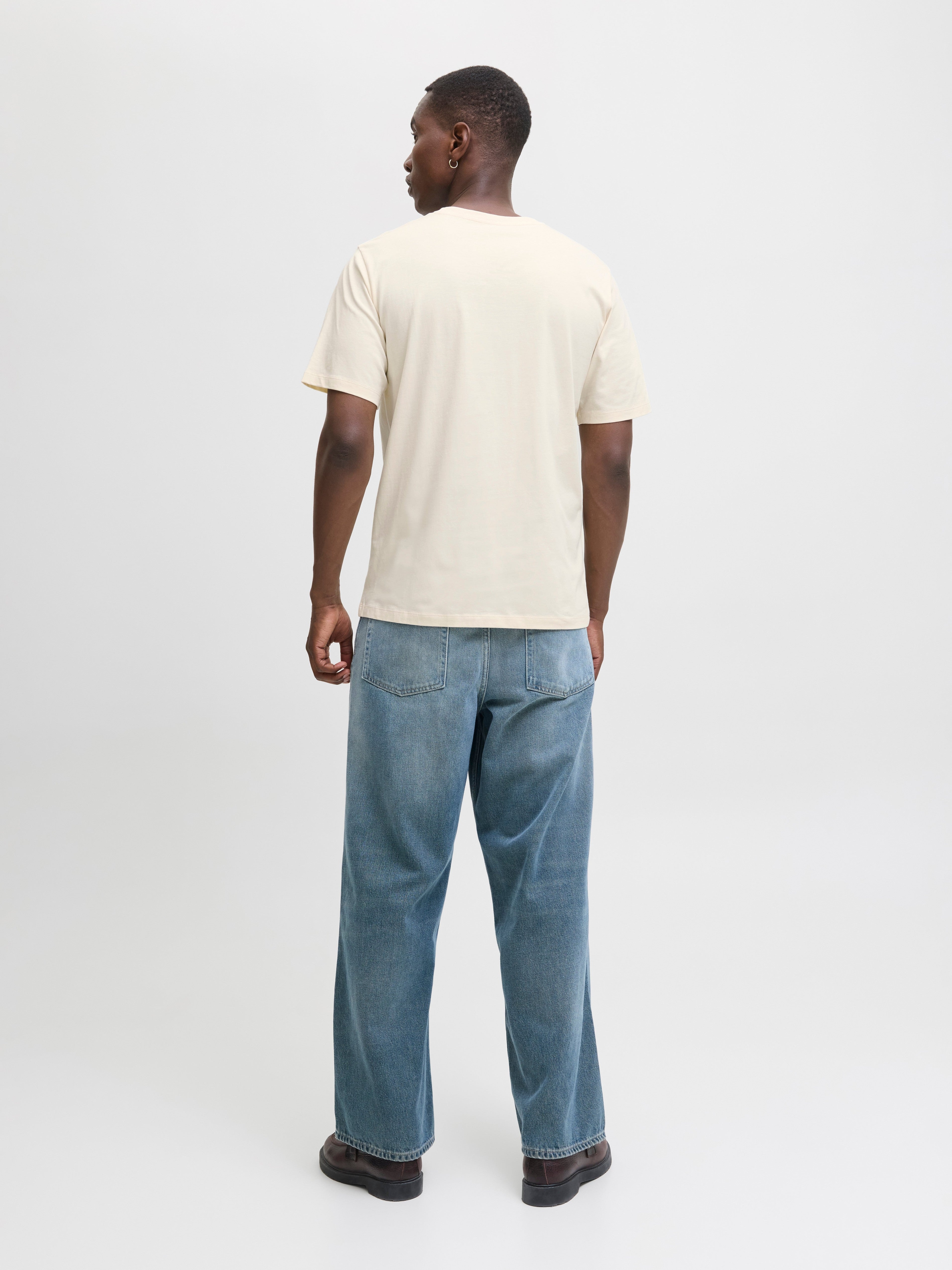 JACK & JONES JJELOGO tee o-neck col in antique white - Image 2