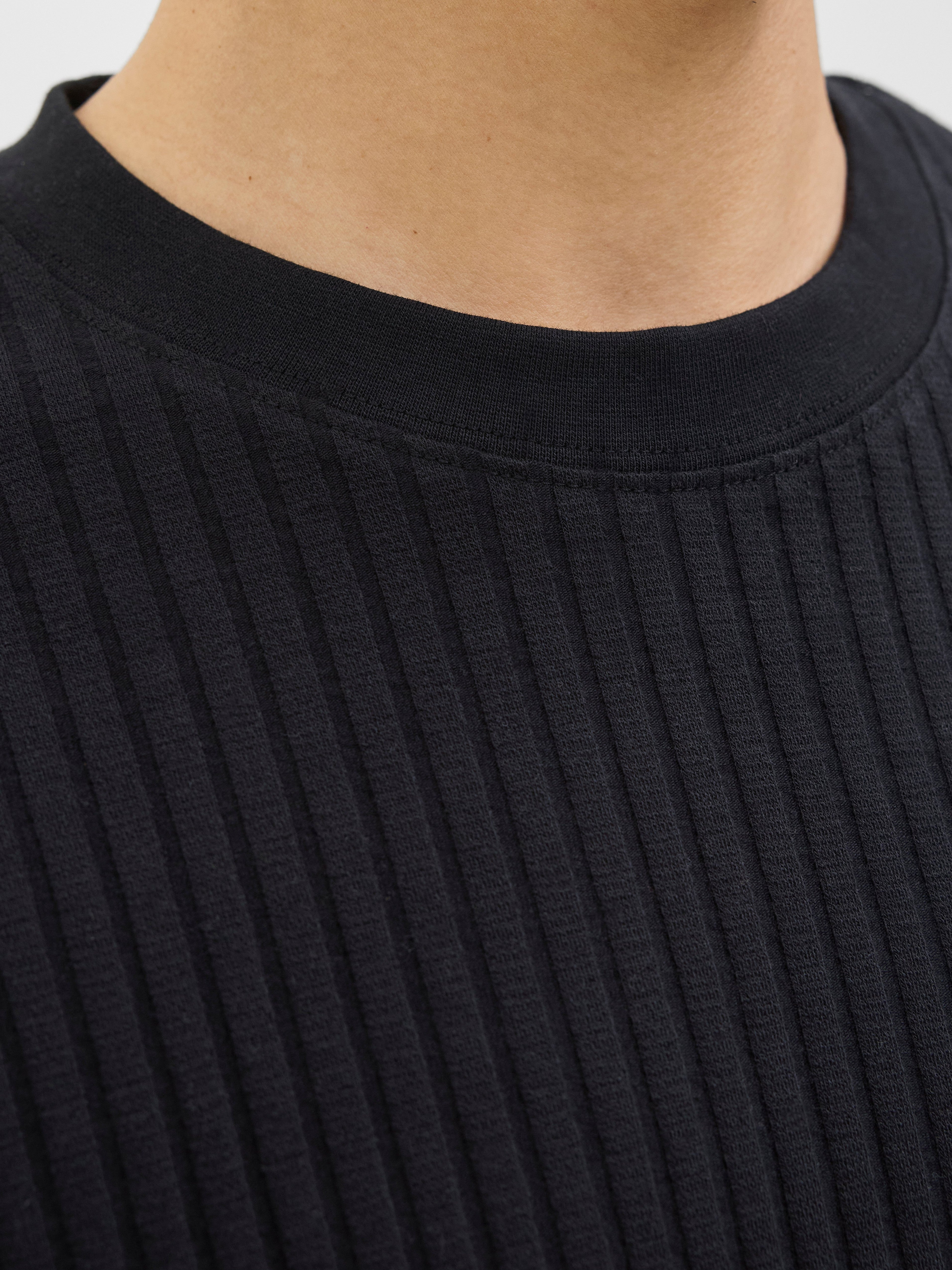 JACK & JONES JJEURBAN edge structure tee in black 1 - Image 6
