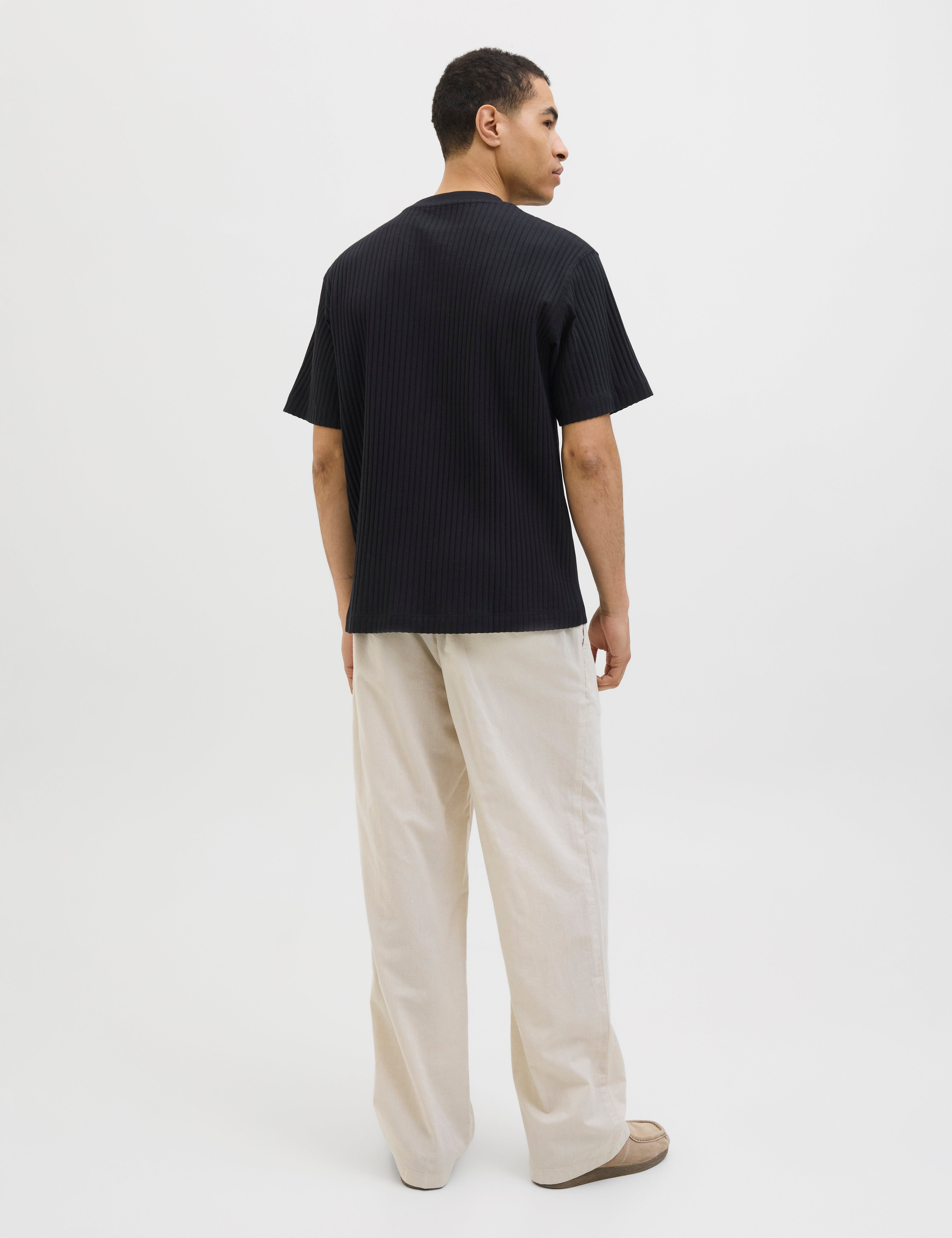 JACK & JONES JJEURBAN edge structure tee in black 1 - Image 2