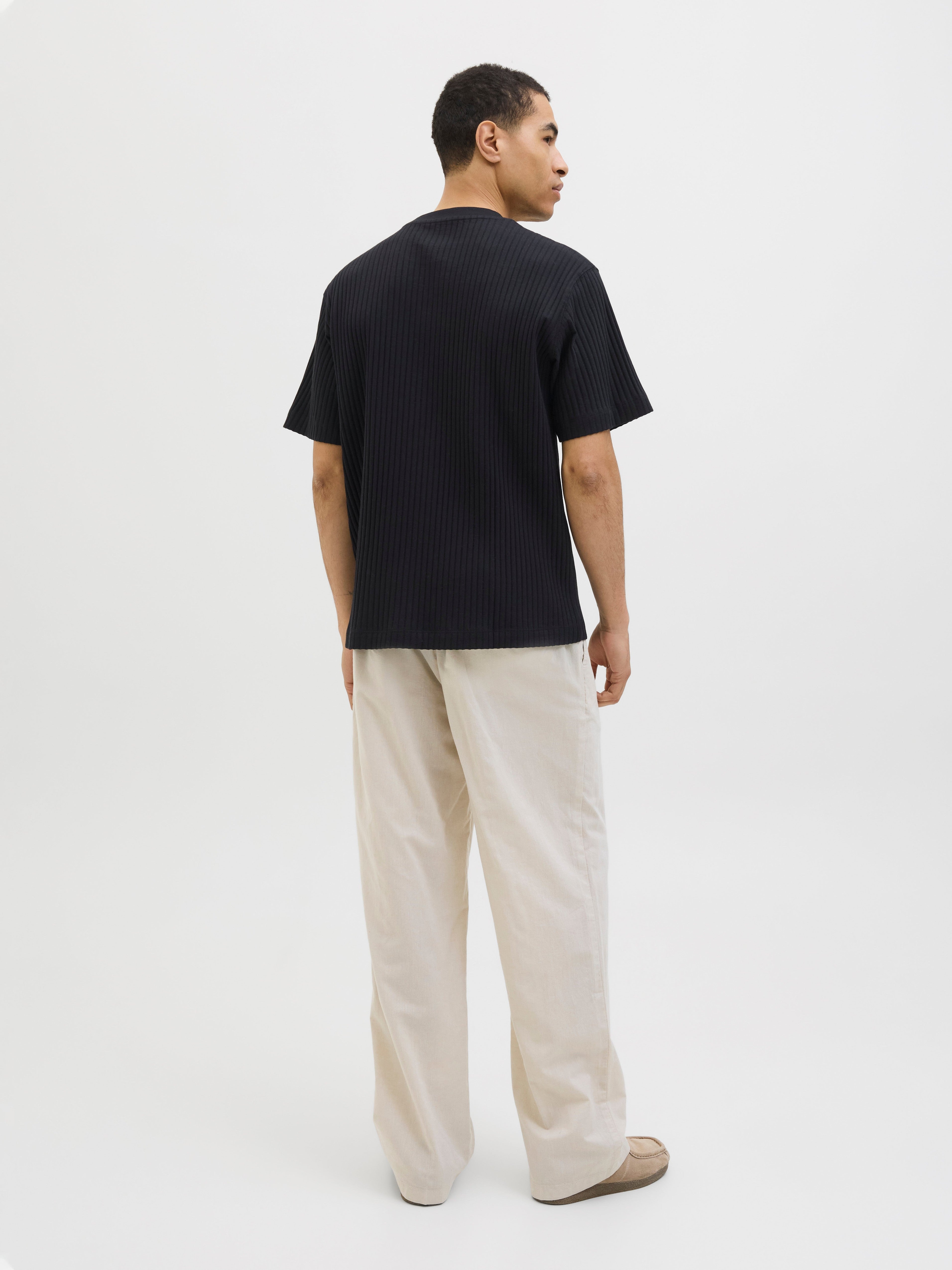 JACK & JONES JJEURBAN edge structure tee in black 1 - Image 2