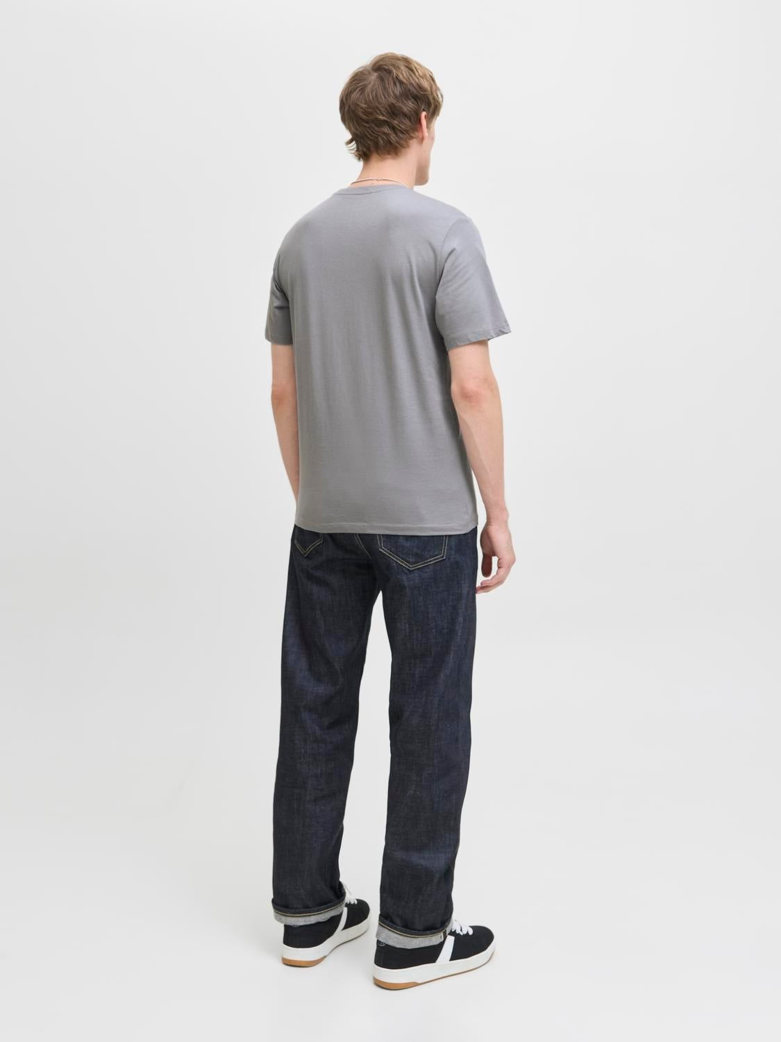 JACK & JONES JJGEPLAS tee crew neck in ultimate grey - Image 2