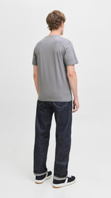 JACK & JONES JJGEPLAS tee crew neck in ultimate grey - Image 2