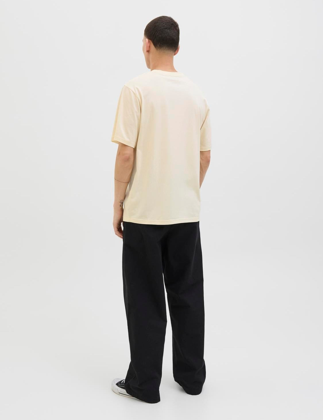 JACK & JONES JJHAYATO tee crew neck in antique white - Image 2