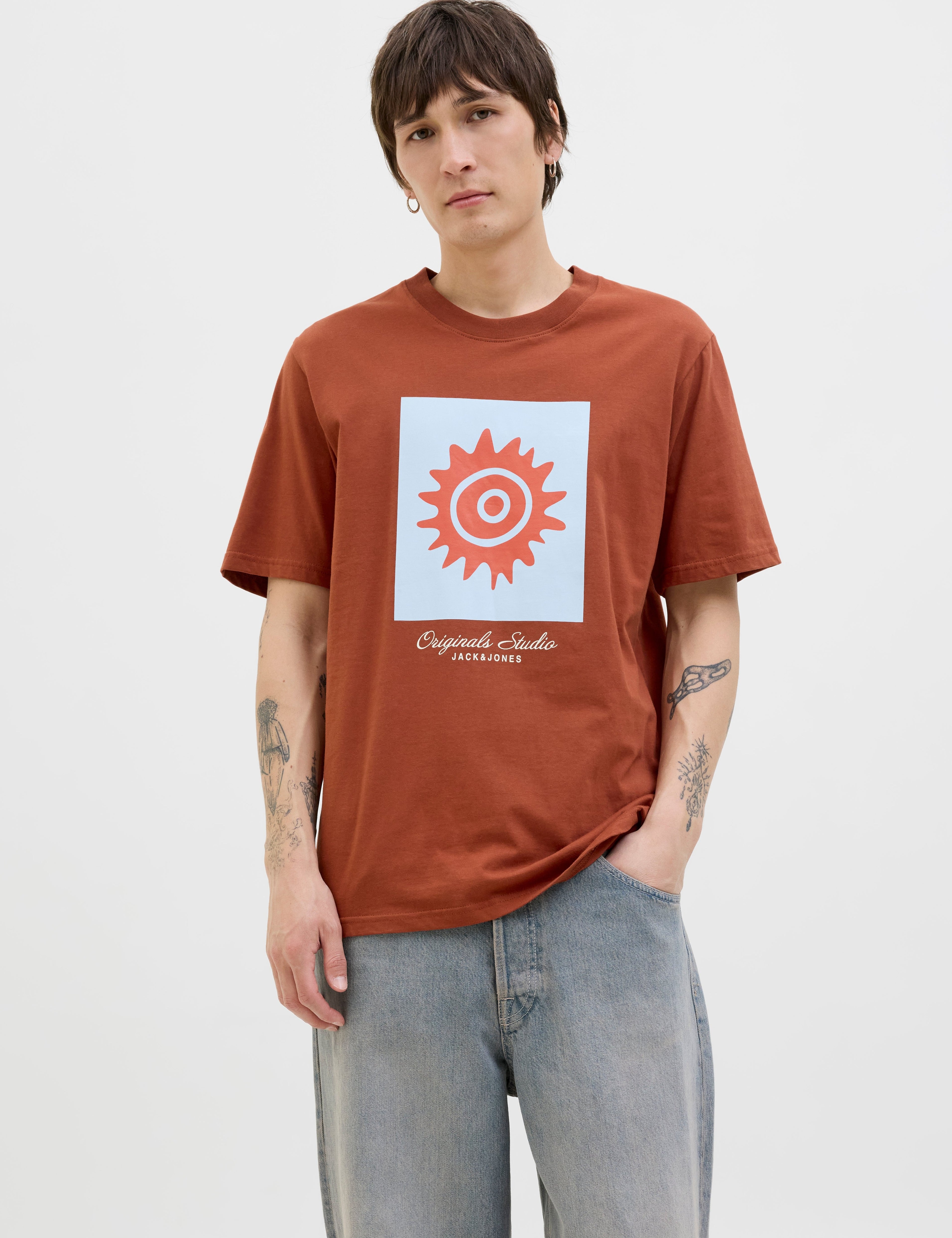 JACK & JONES JORCANGGU front branding tee in arabian spice - Image 1