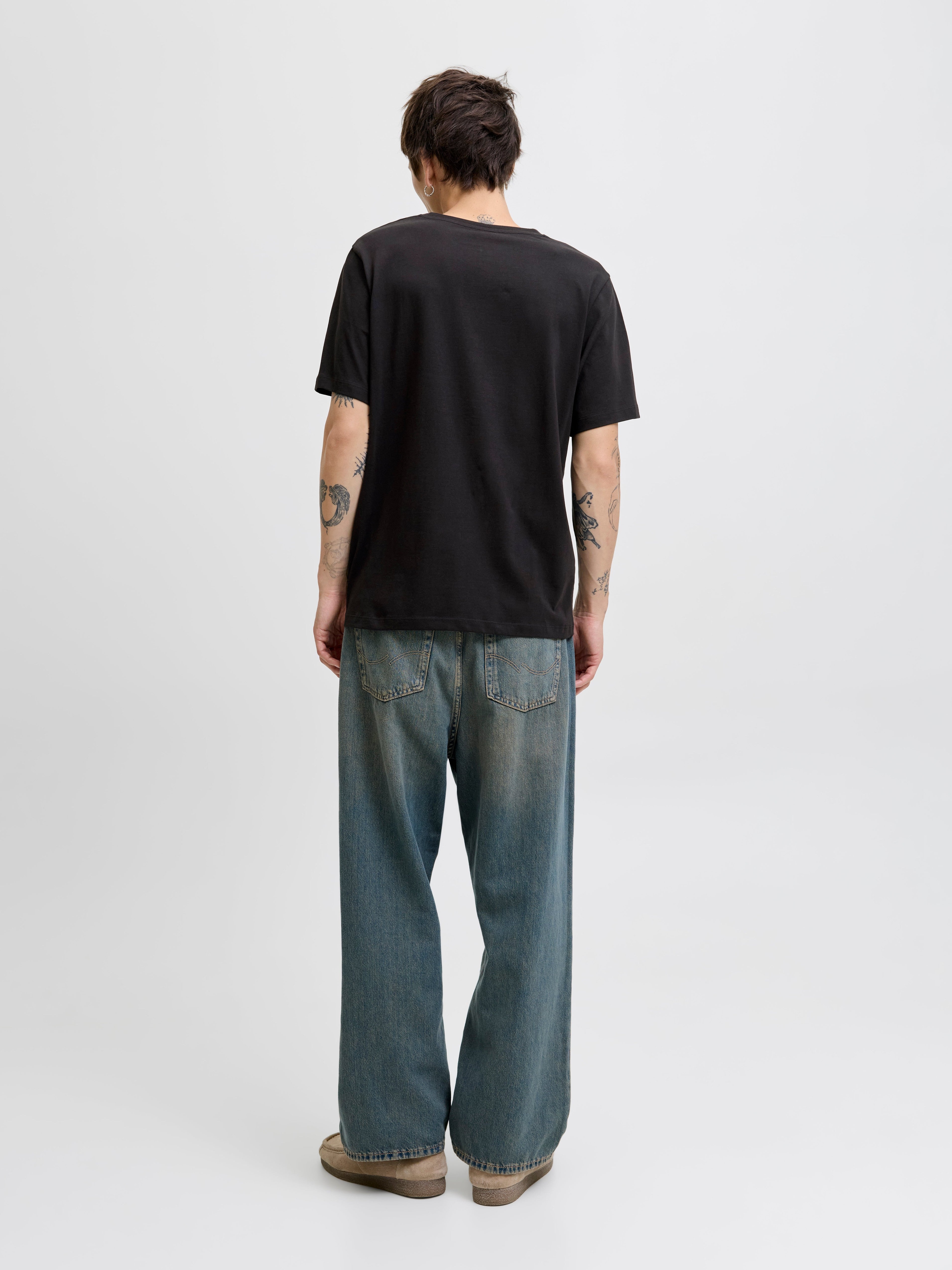 JACK & JONES JORINWOOD block branding tee in black - Image 2
