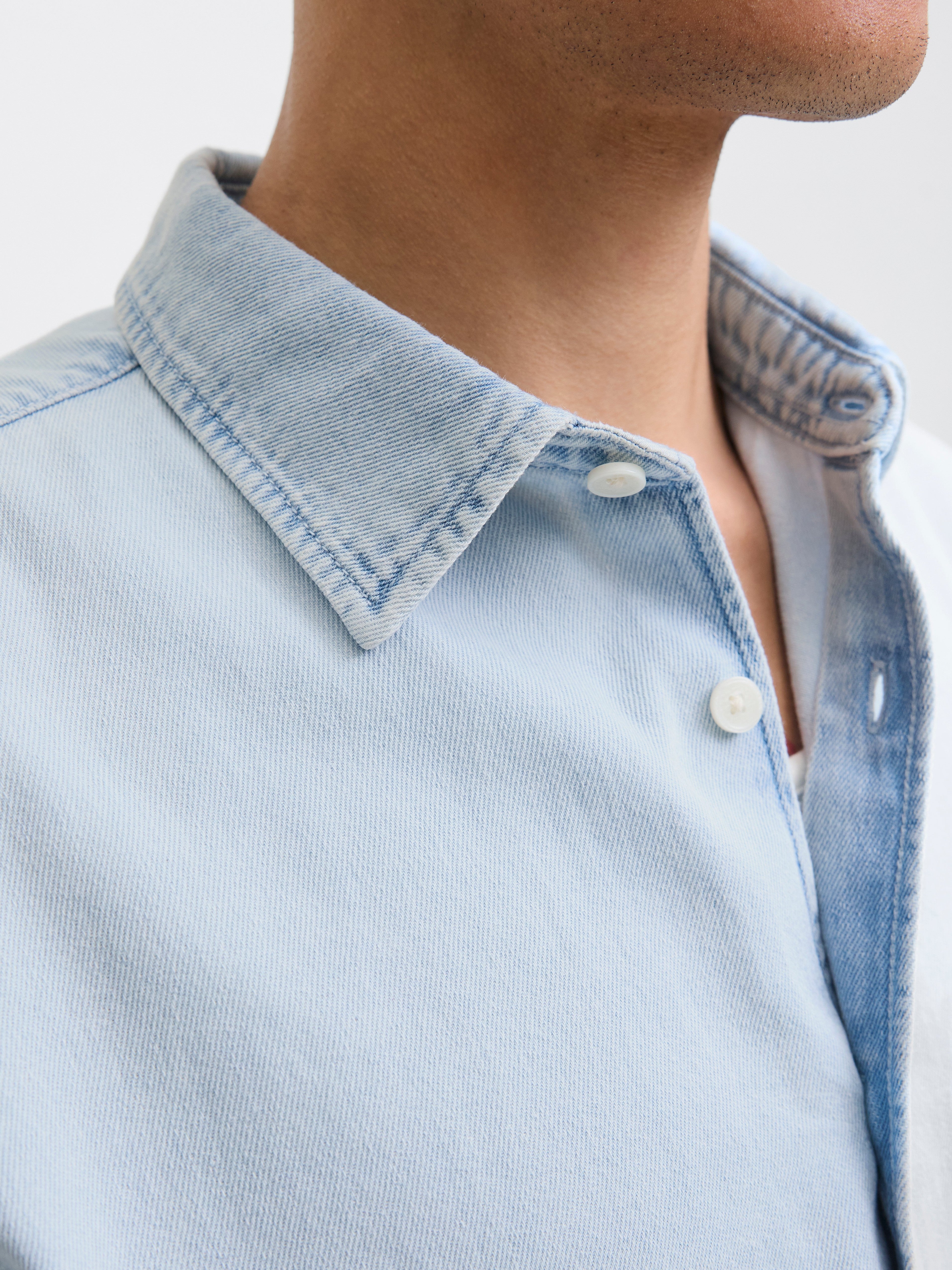 JACK & JONES JORNORREBRO denim shirt in light blue denim - Image 5