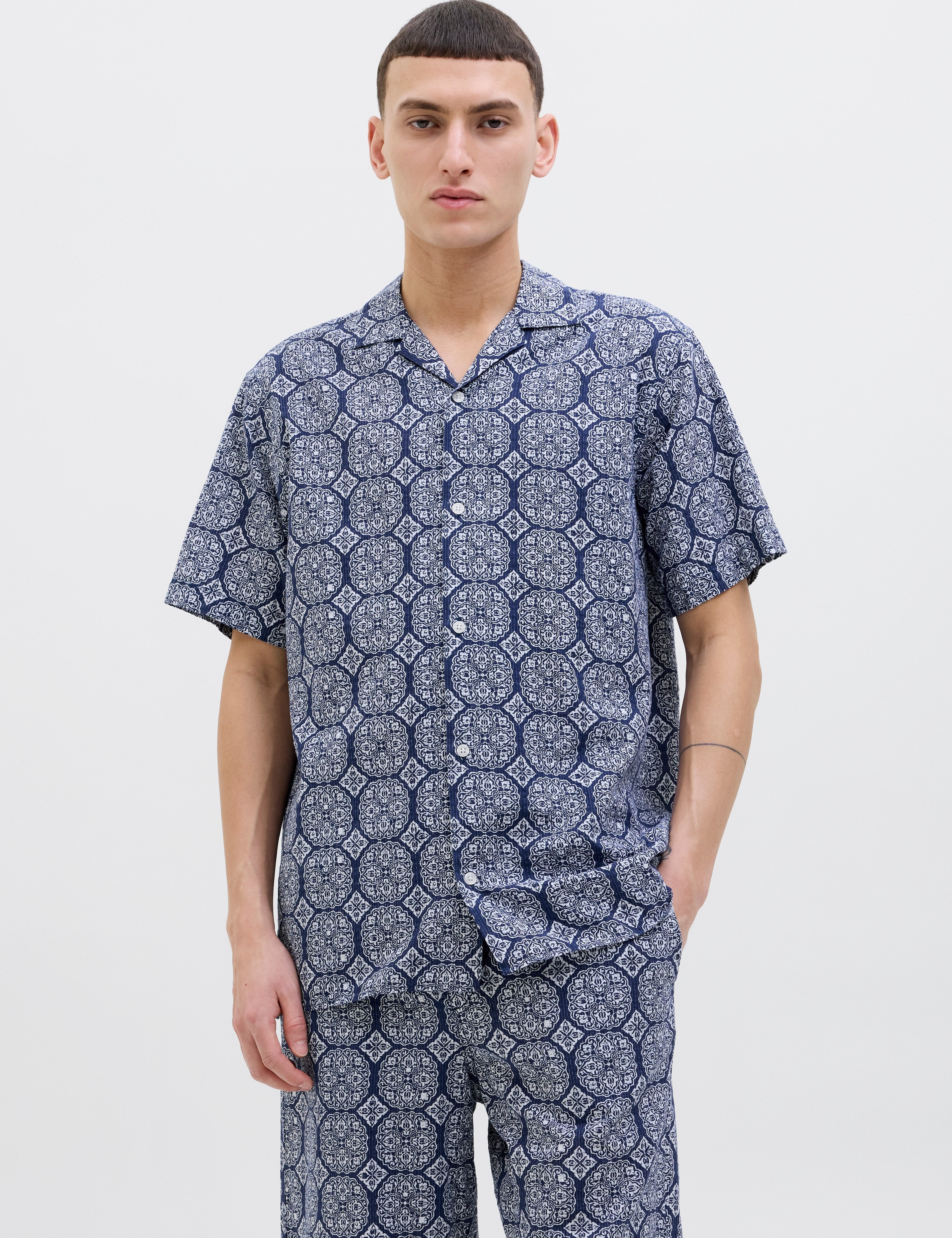JACK & JONES JORSEERSUCKER aop shirt in cedar - Image 1