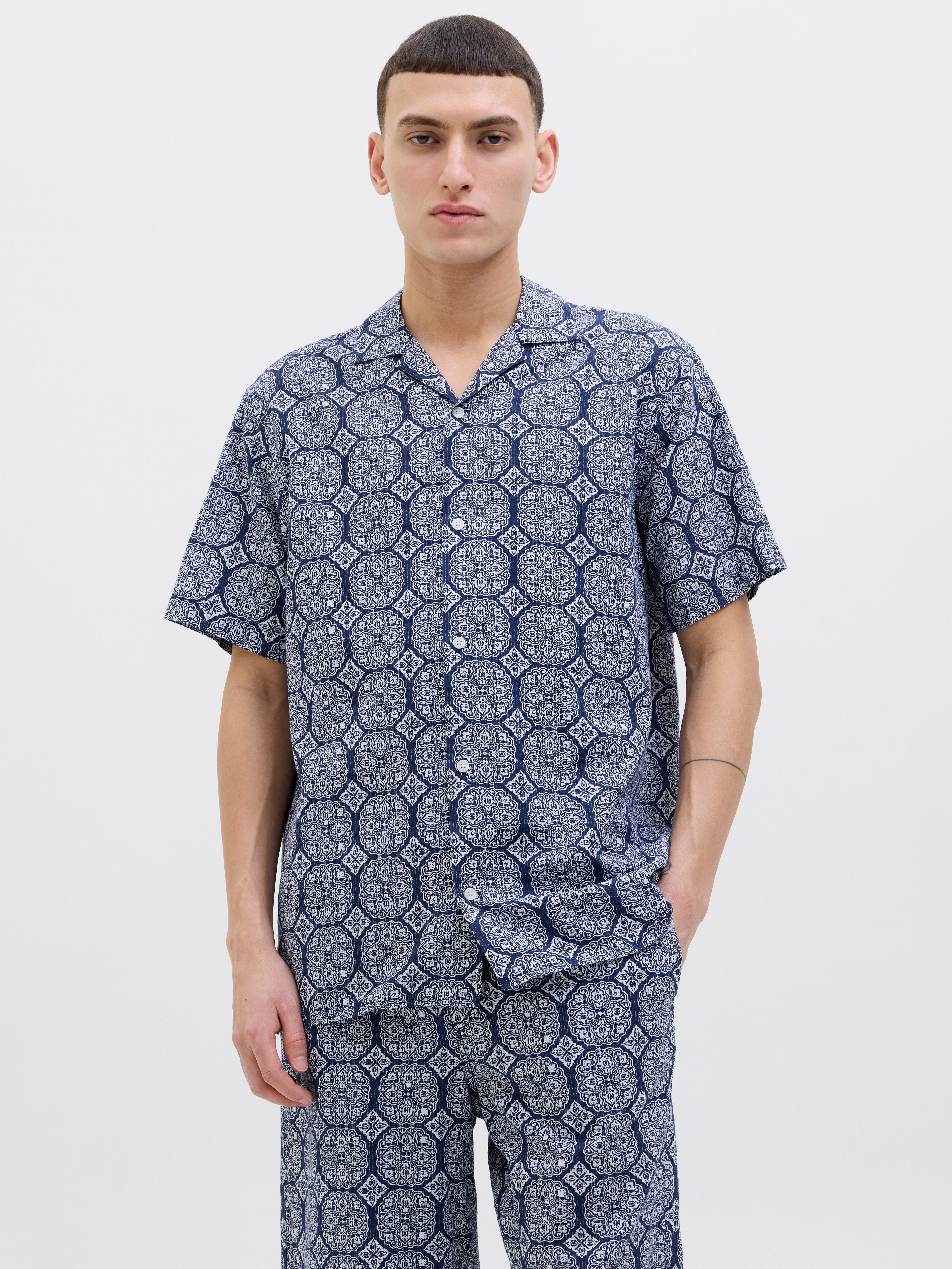 JACK & JONES JORSEERSUCKER aop shirt in cedar - Image 1