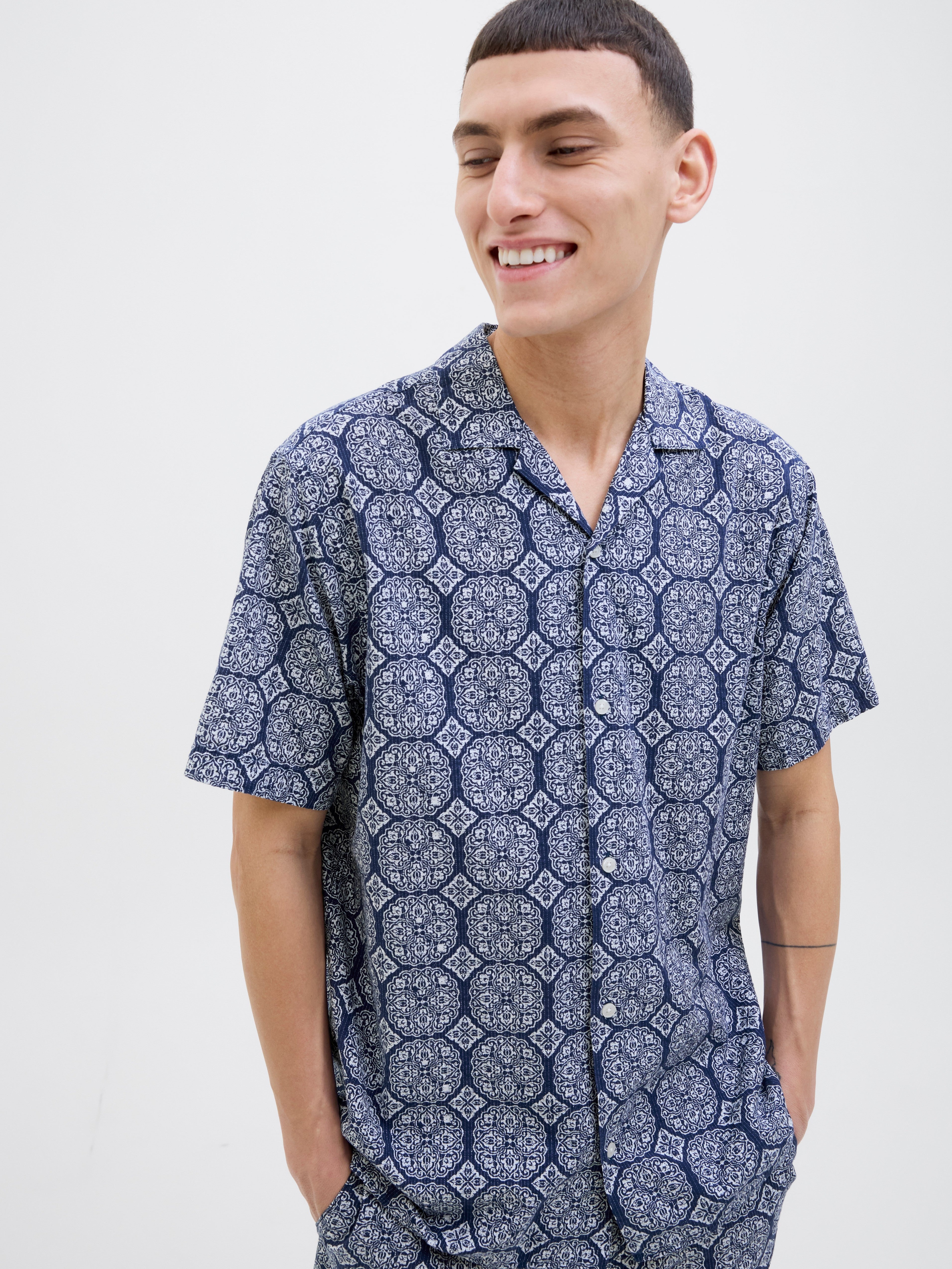 JACK & JONES JORSEERSUCKER aop shirt in cedar - Image 6